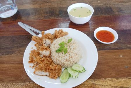 ร้านข้าวมันไก่ฟิวชั่น ตลาดเจ้าพรหม อยุธยา ชวนชิมร้านดังใกล้กรุงเทพ