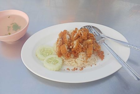 ร้านโอ้โหโยว ข้าวมันไก่ ไก่ตอน 100% ที่รังสิต คลอง 1 คอนโดลุมพินีทาวน์ชิป มื้ออร่อยประหยัดสบายตัว
