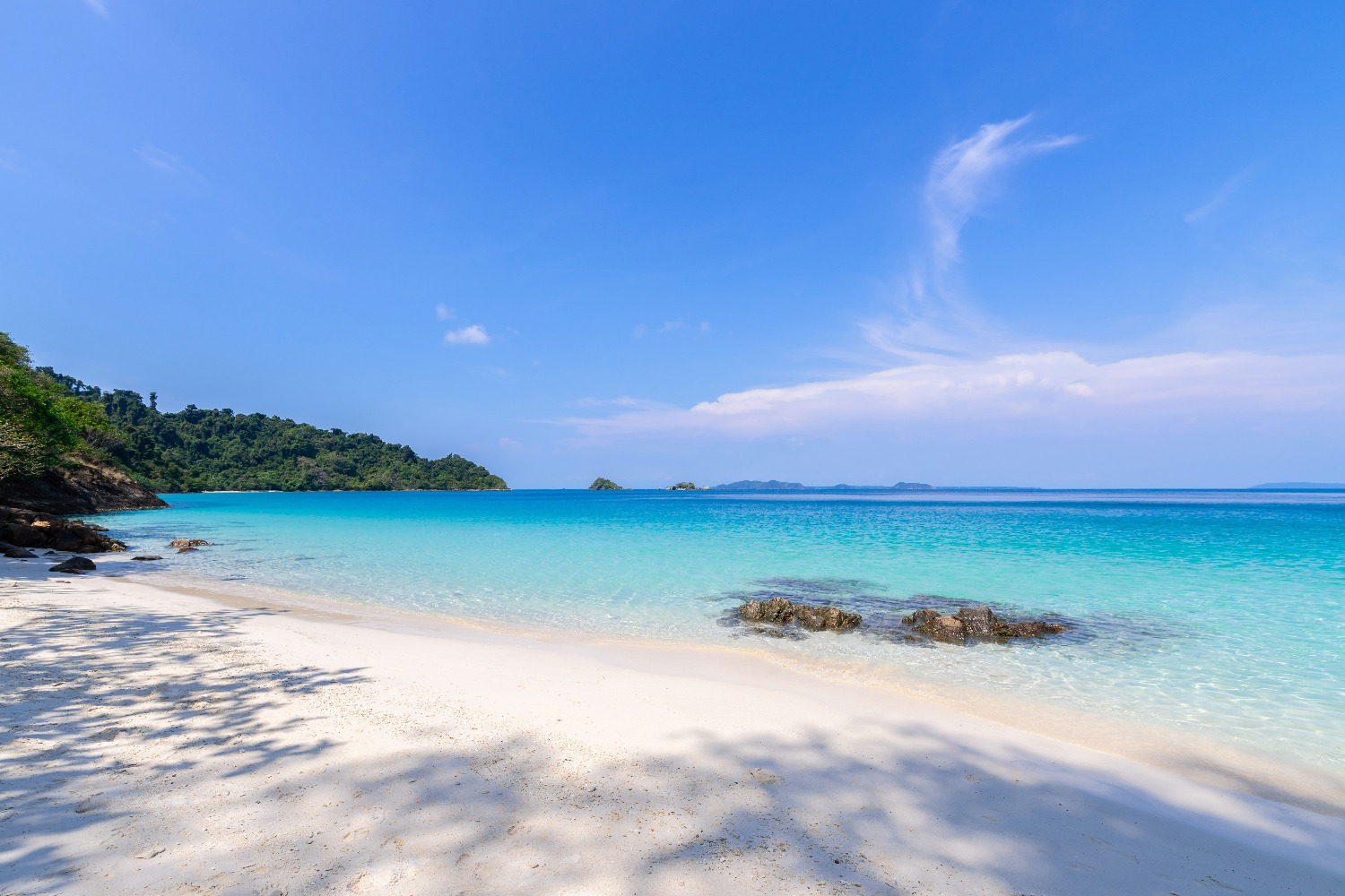 beautiful-beach-view-koh-chang-island-tour-boat-tourists-seascape-trad-province-.jpg