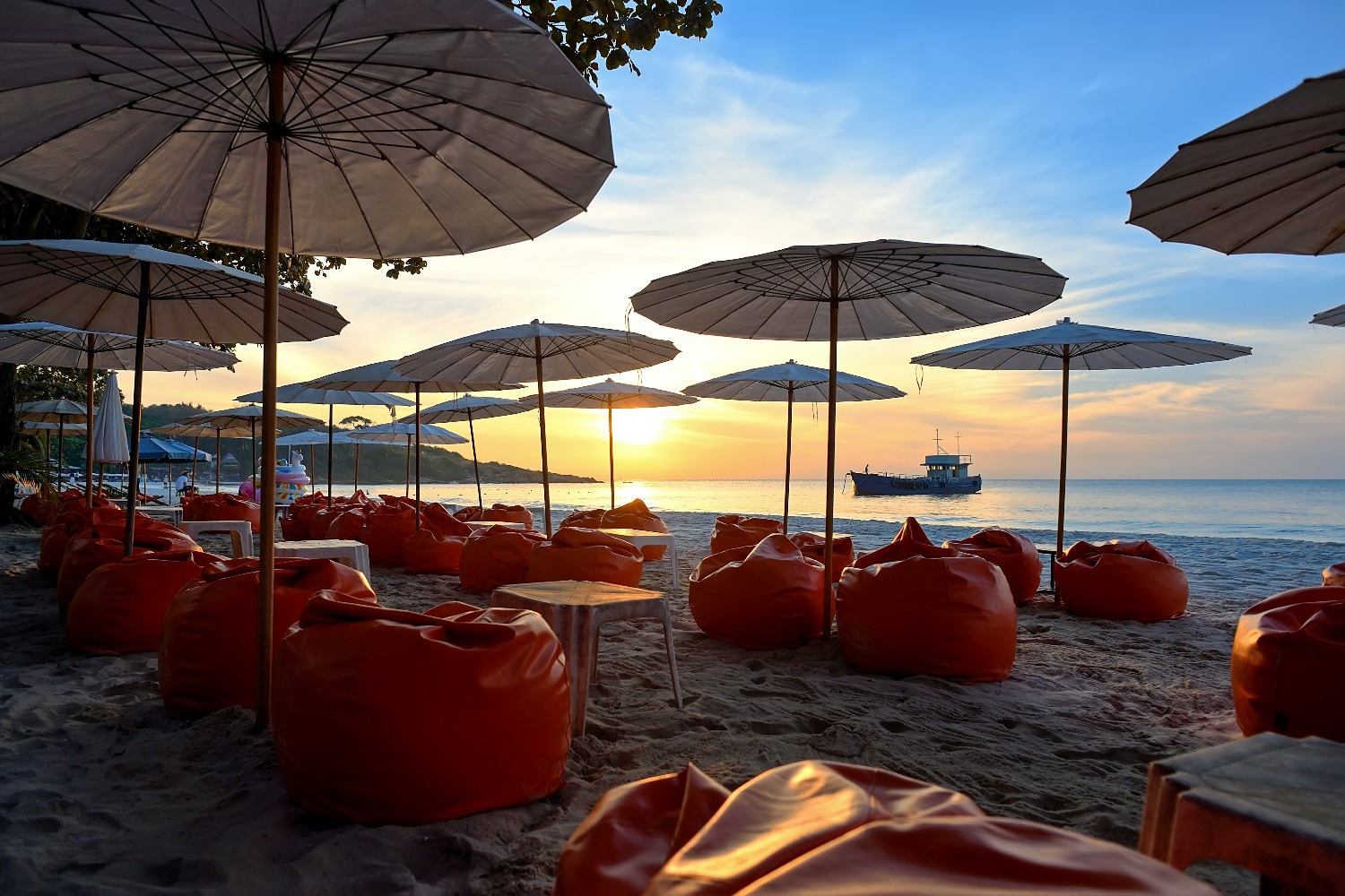 beach-chair-sea.jpg