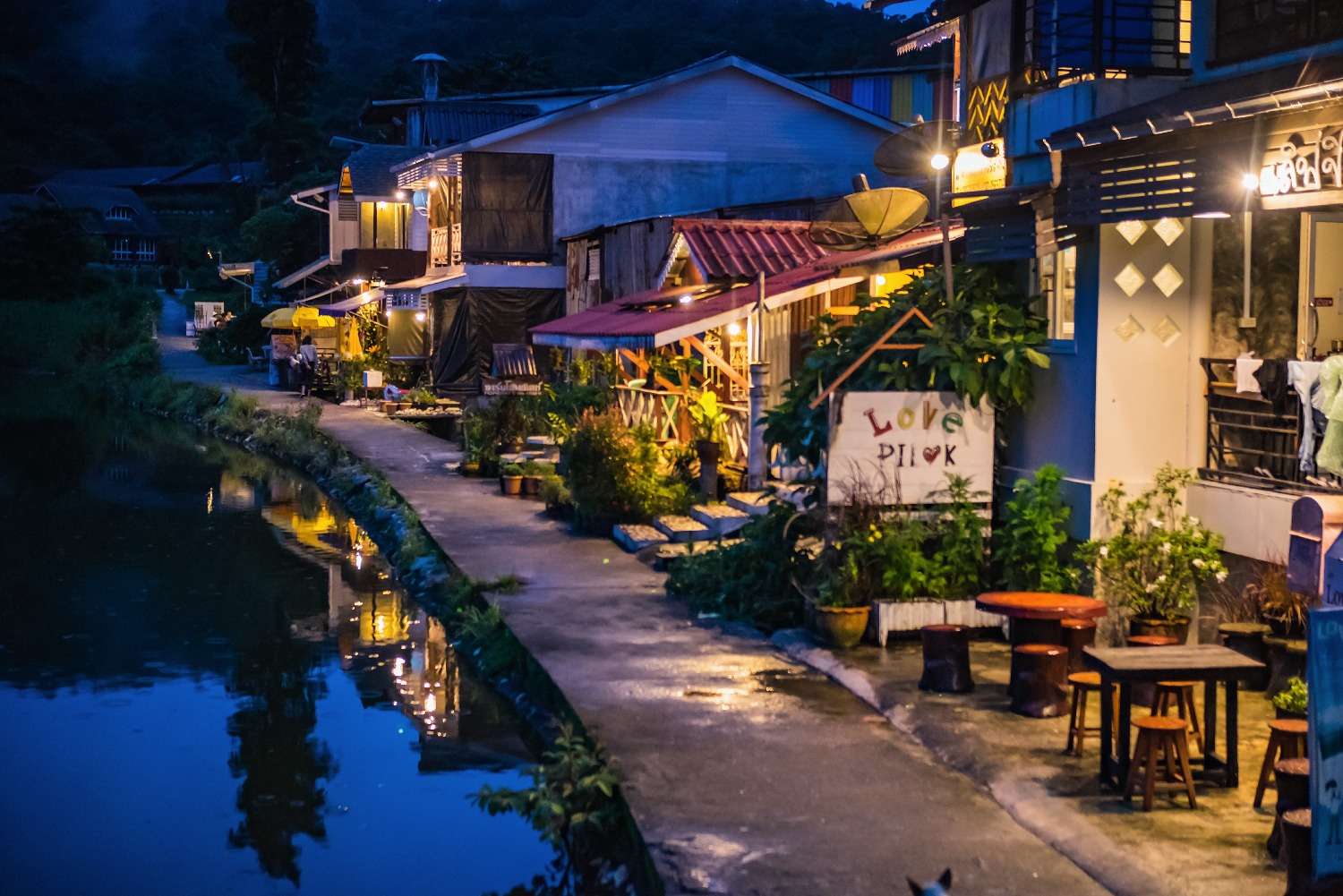 etong-village-hidden-village-mist-lake-front-village-kanchanaburi-city-thailand (1).jpg