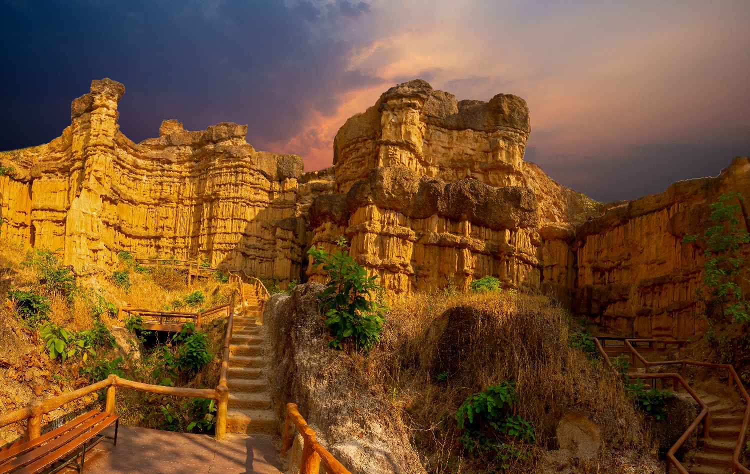 pha-chau-grand-canyon-mae-wang-national-park-chiangmai-thailand.jpg