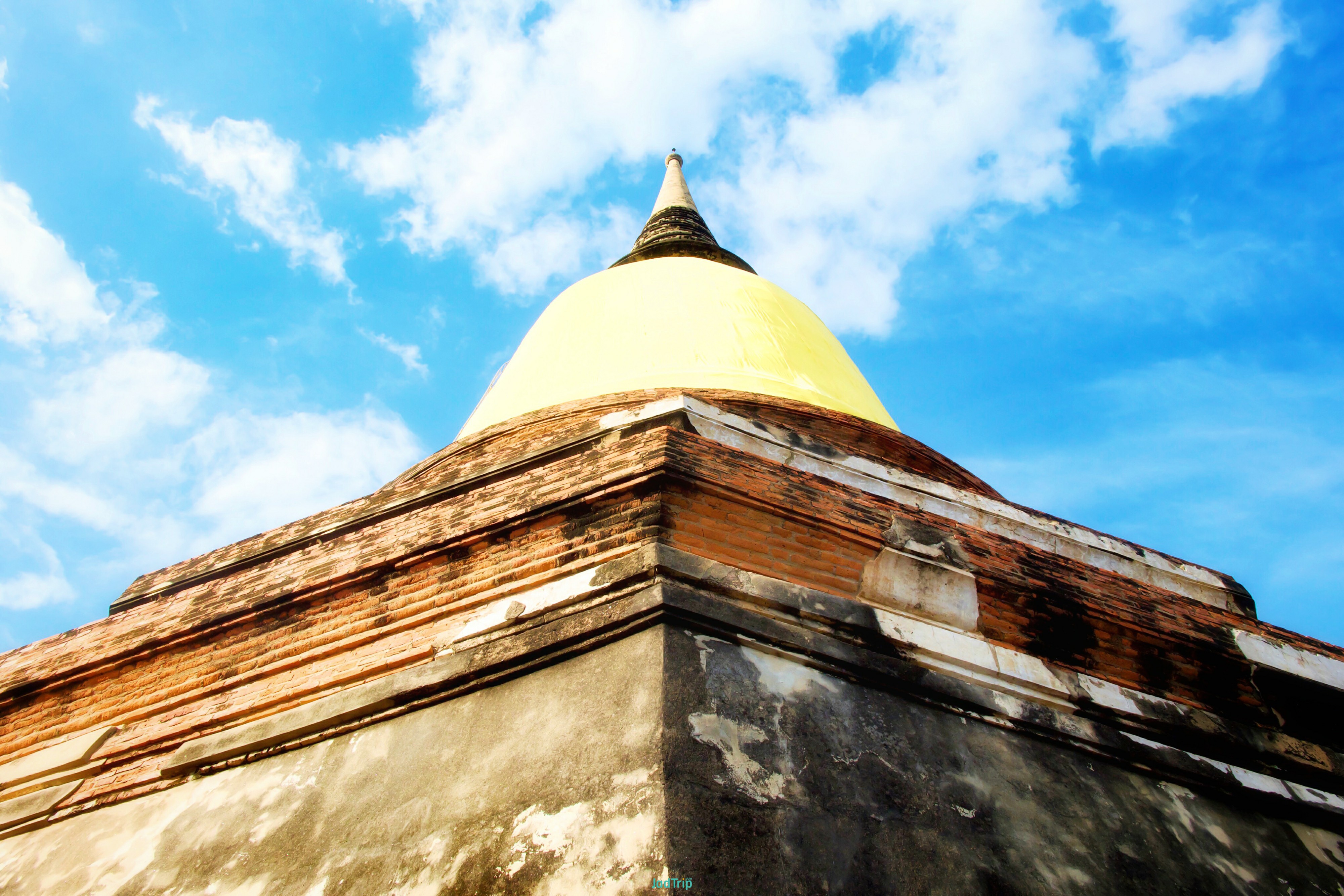 pagoda-have-yellow-cloth-wat-yai-chaimongkol-phra-nakhon-si-ayutthaya-thailand.jpg