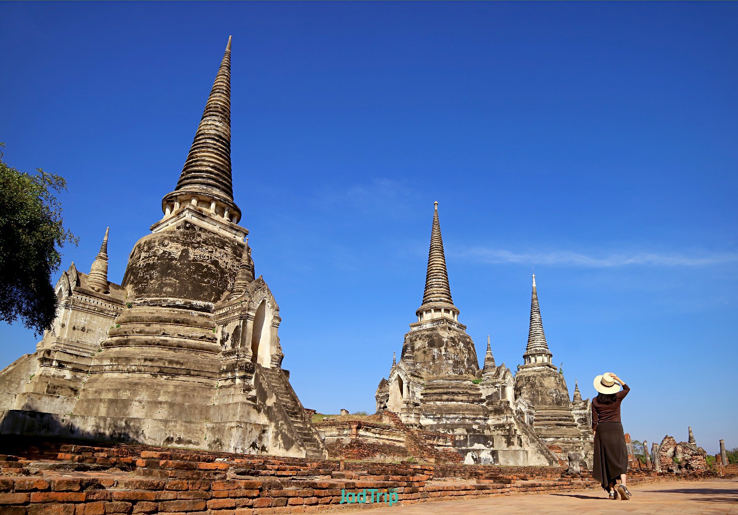 wihan-phra-mongkol-bophit-thai-chapel-image-hall-near-wat-phra-si-sanphet-temple.jpg