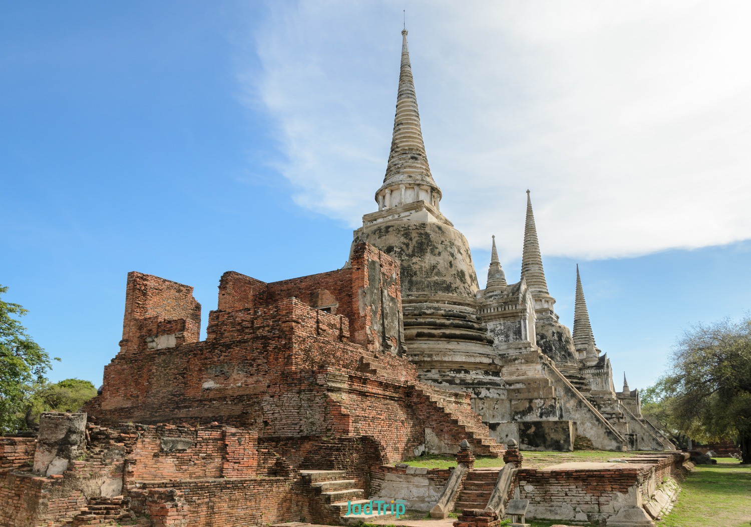 wihan-phra-mongkol-bophit-thai-chapel-image-hall-near-wat-phra-si-sanphet-temple.jpg