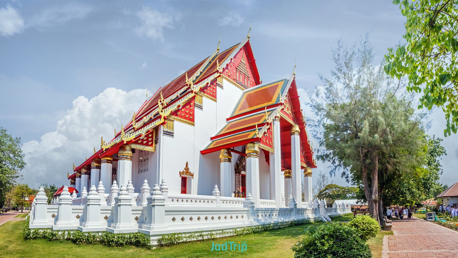wihan-phra-mongkol-bophit-thai-chapel-image-hall-near-wat-phra-si-sanphet-temple.jpg