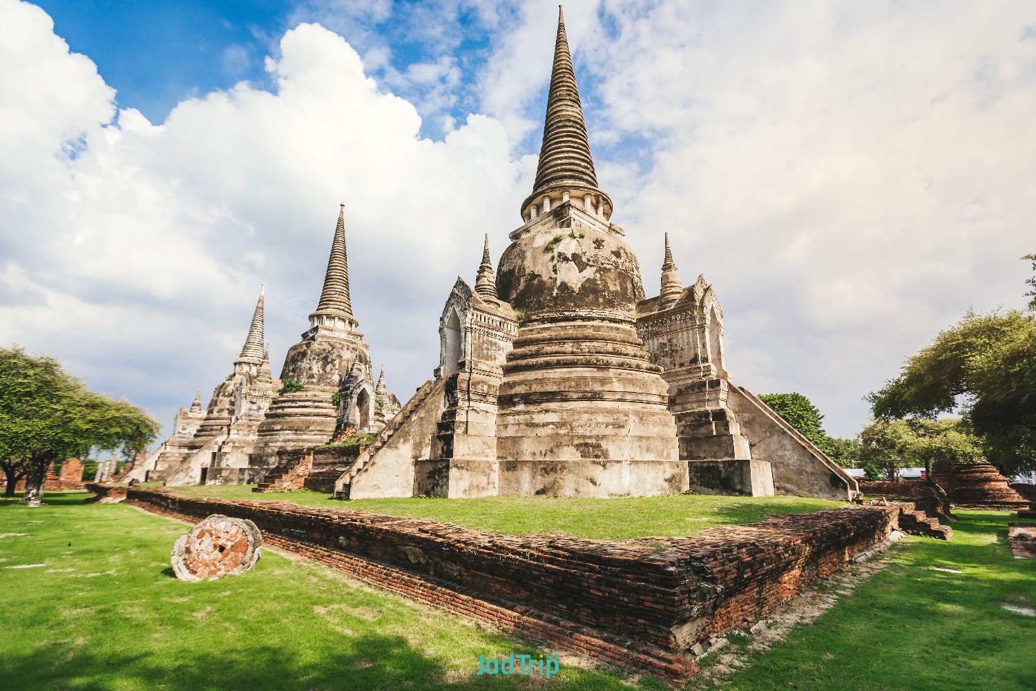 wihan-phra-mongkol-bophit-thai-chapel-image-hall-near-wat-phra-si-sanphet-temple.jpg