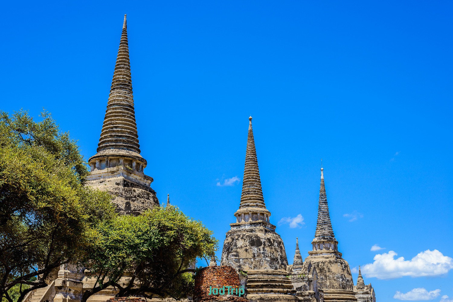 wihan-phra-mongkol-bophit-thai-chapel-image-hall-near-wat-phra-si-sanphet-temple.jpg