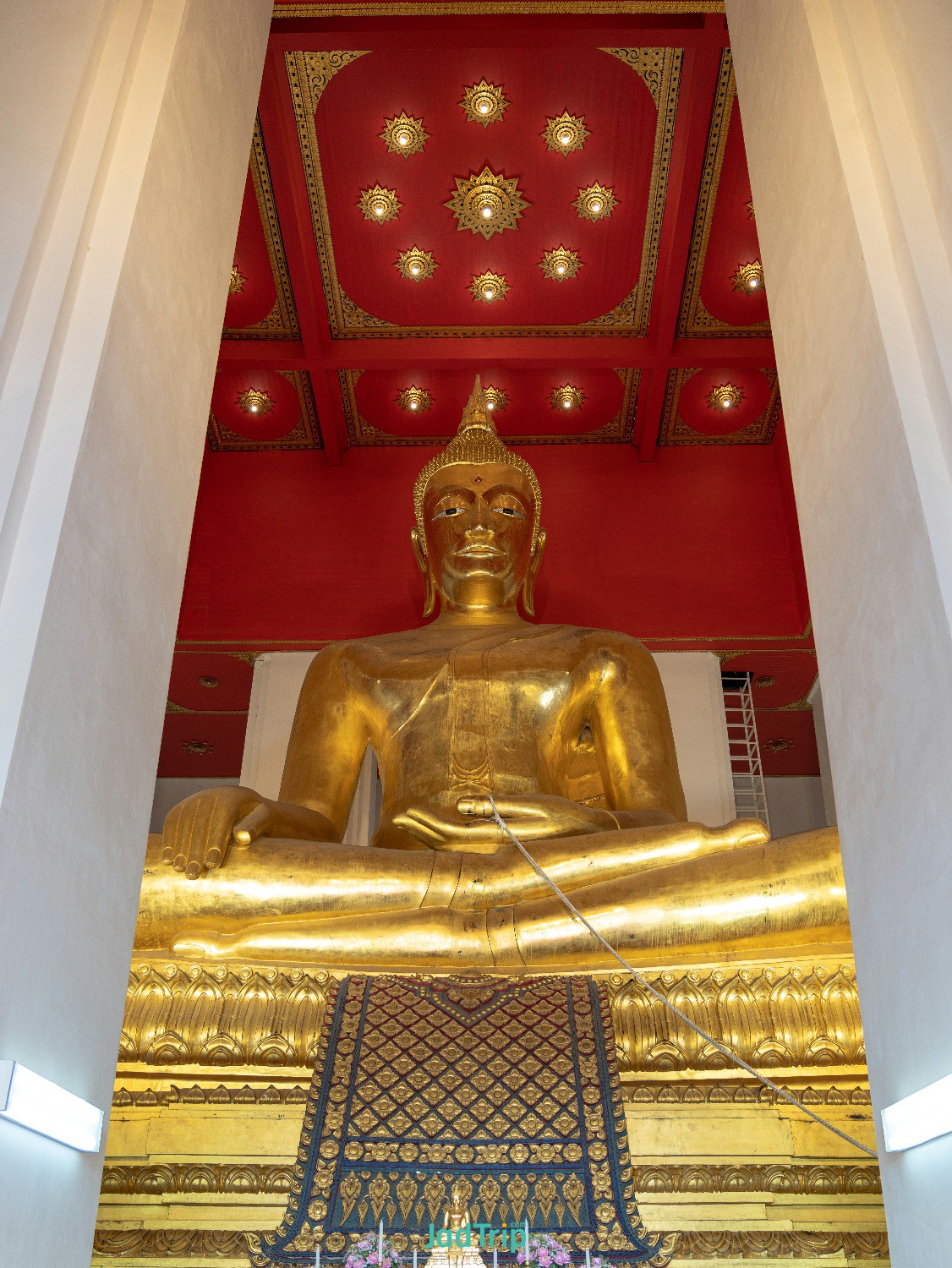 wihan-phra-mongkol-bophit-thai-chapel-image-hall-near-wat-phra-si-sanphet-temple.jpg