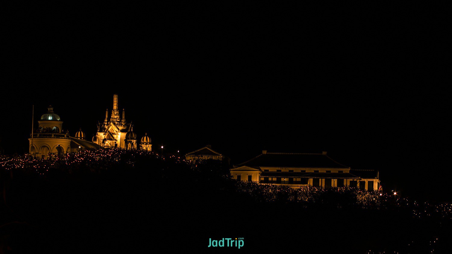 thai-flag-waving-mountain-phra-nakhon-khiri-temple-archaeological-site-phetchabu.jpg