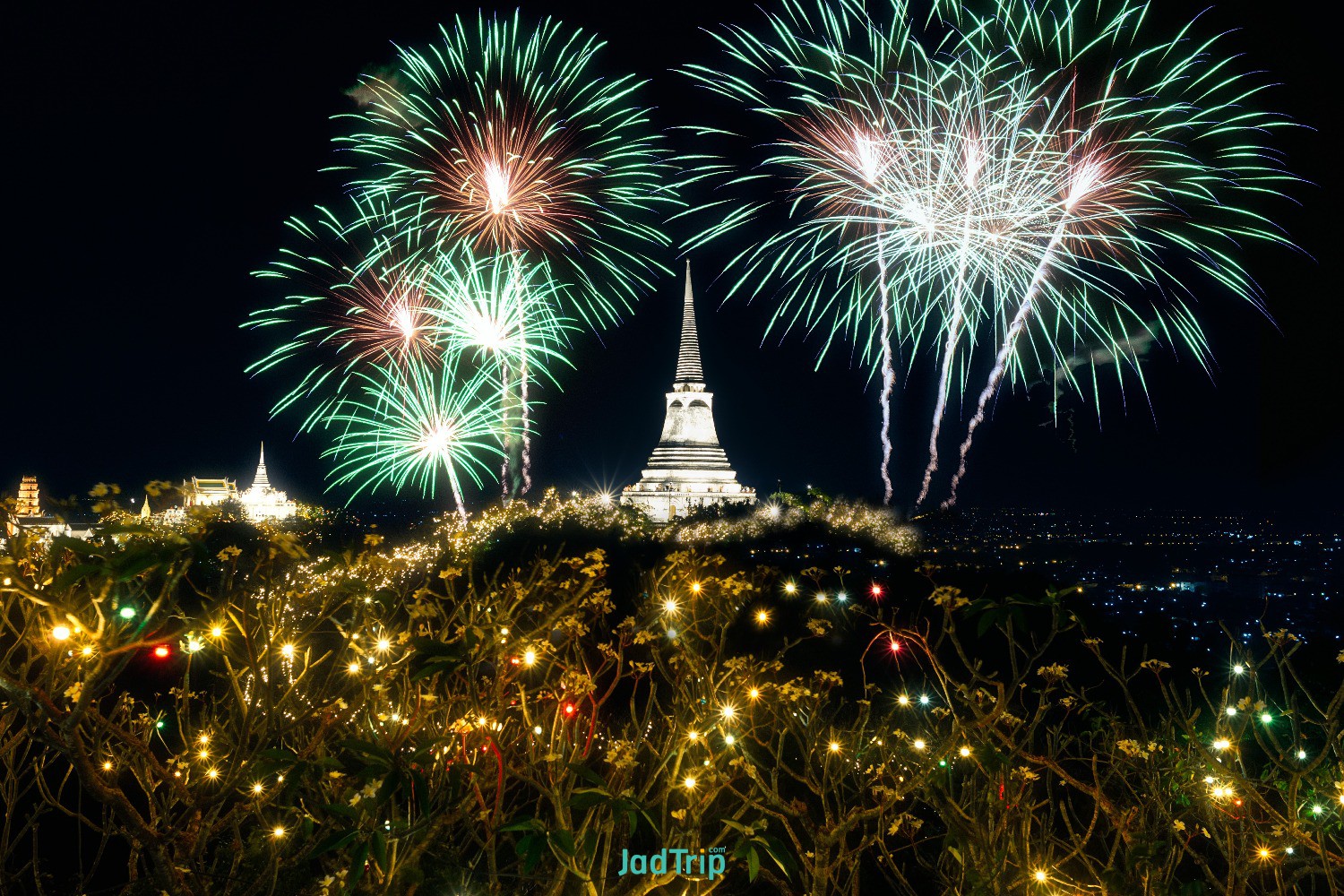 thai-flag-waving-mountain-phra-nakhon-khiri-temple-archaeological-site-phetchabu.jpg