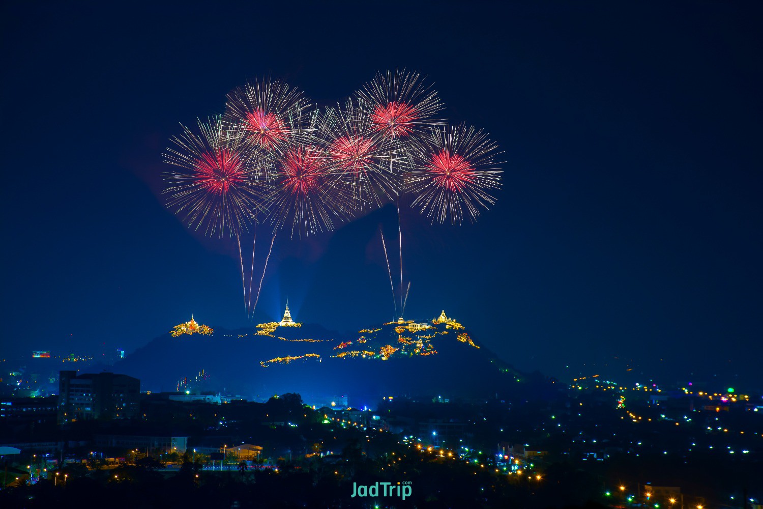 thai-flag-waving-mountain-phra-nakhon-khiri-temple-archaeological-site-phetchabu.jpg