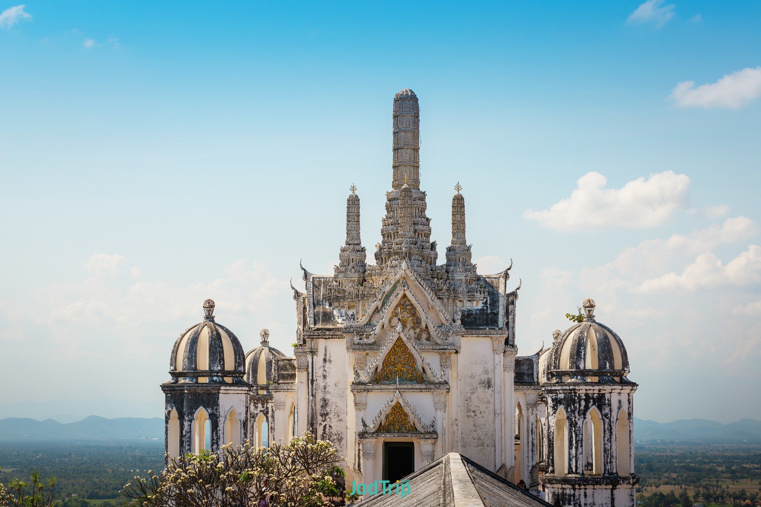 thai-flag-waving-mountain-phra-nakhon-khiri-temple-archaeological-site-phetchabu.jpg