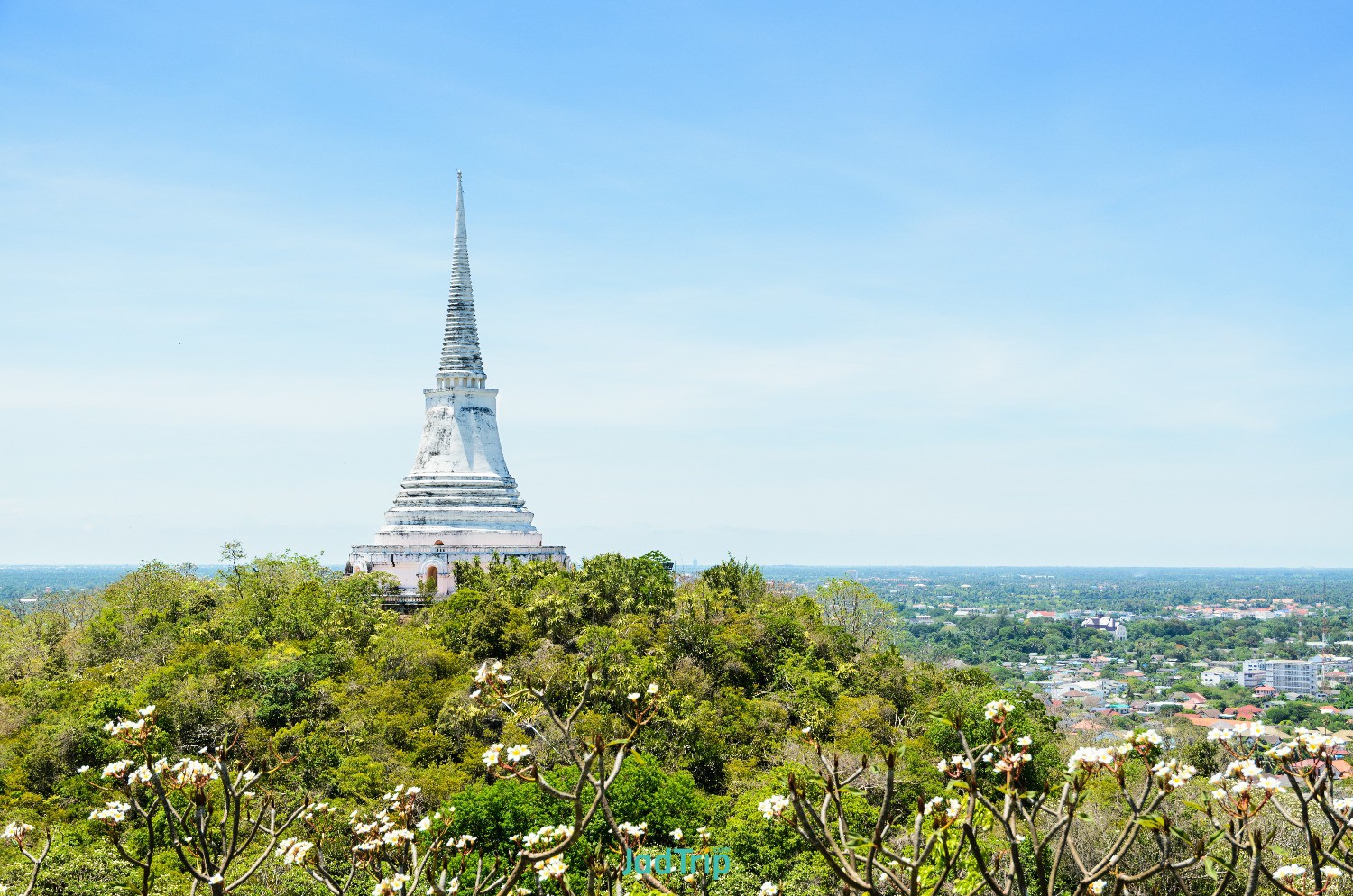 thai-flag-waving-mountain-phra-nakhon-khiri-temple-archaeological-site-phetchabu.jpg