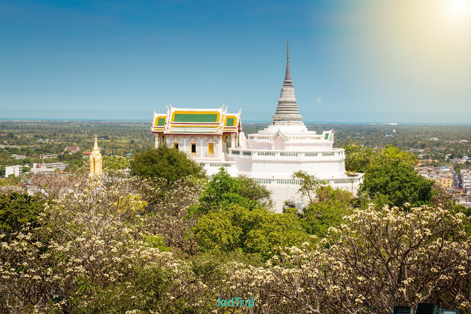 thai-flag-waving-mountain-phra-nakhon-khiri-temple-archaeological-site-phetchabu.jpg
