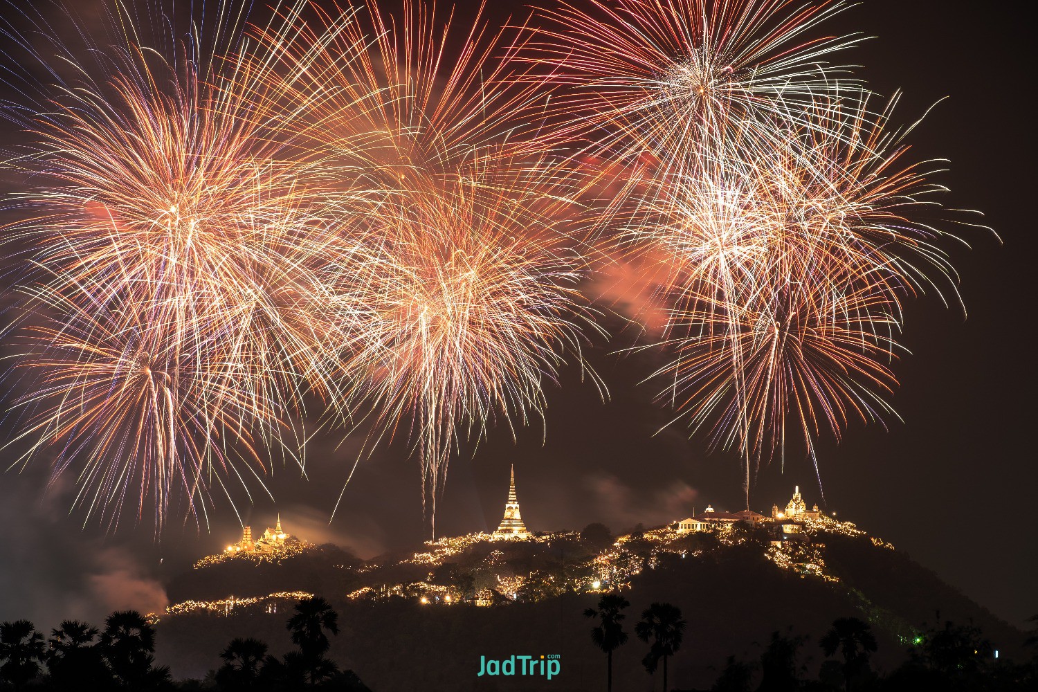 thai-flag-waving-mountain-phra-nakhon-khiri-temple-archaeological-site-phetchabu.jpg