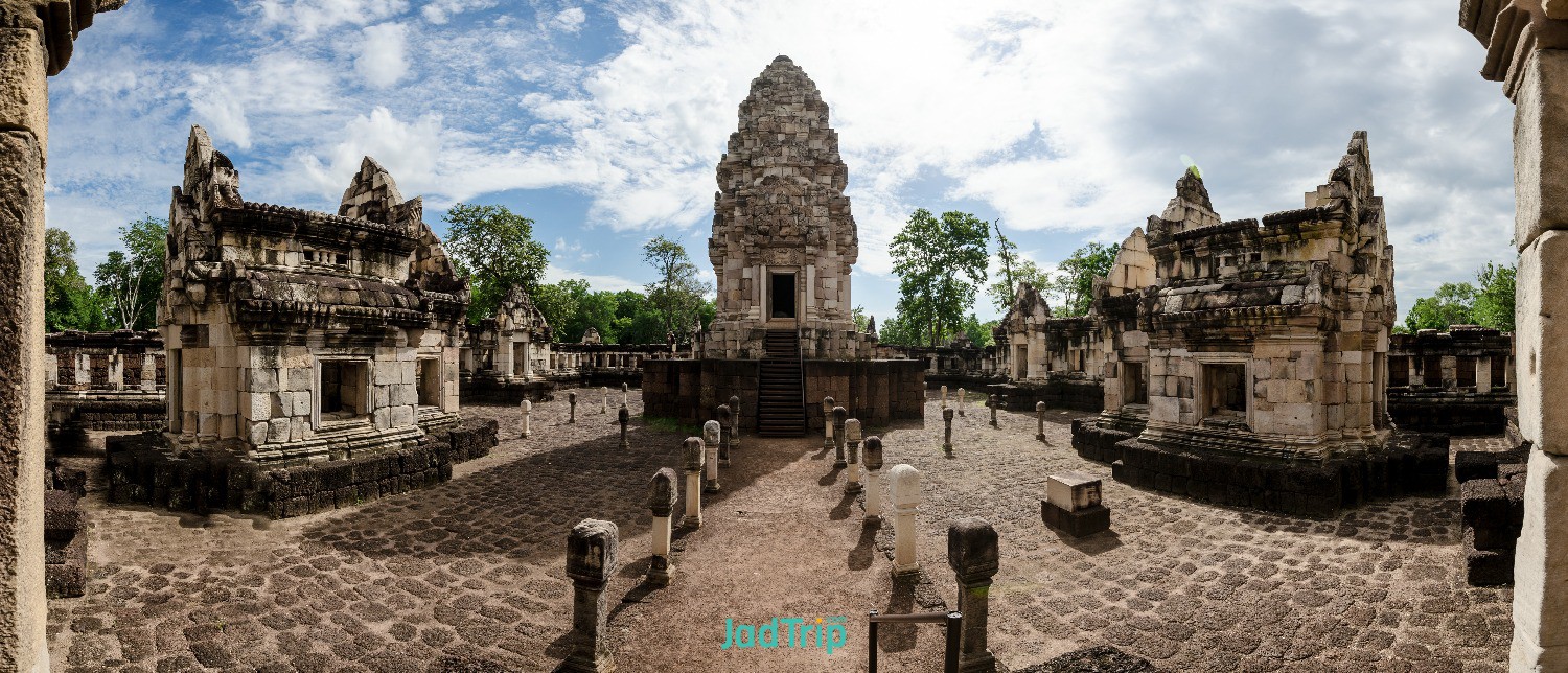 walkway-sdok-kok-thom-stone-castle-combodia-style.jpg