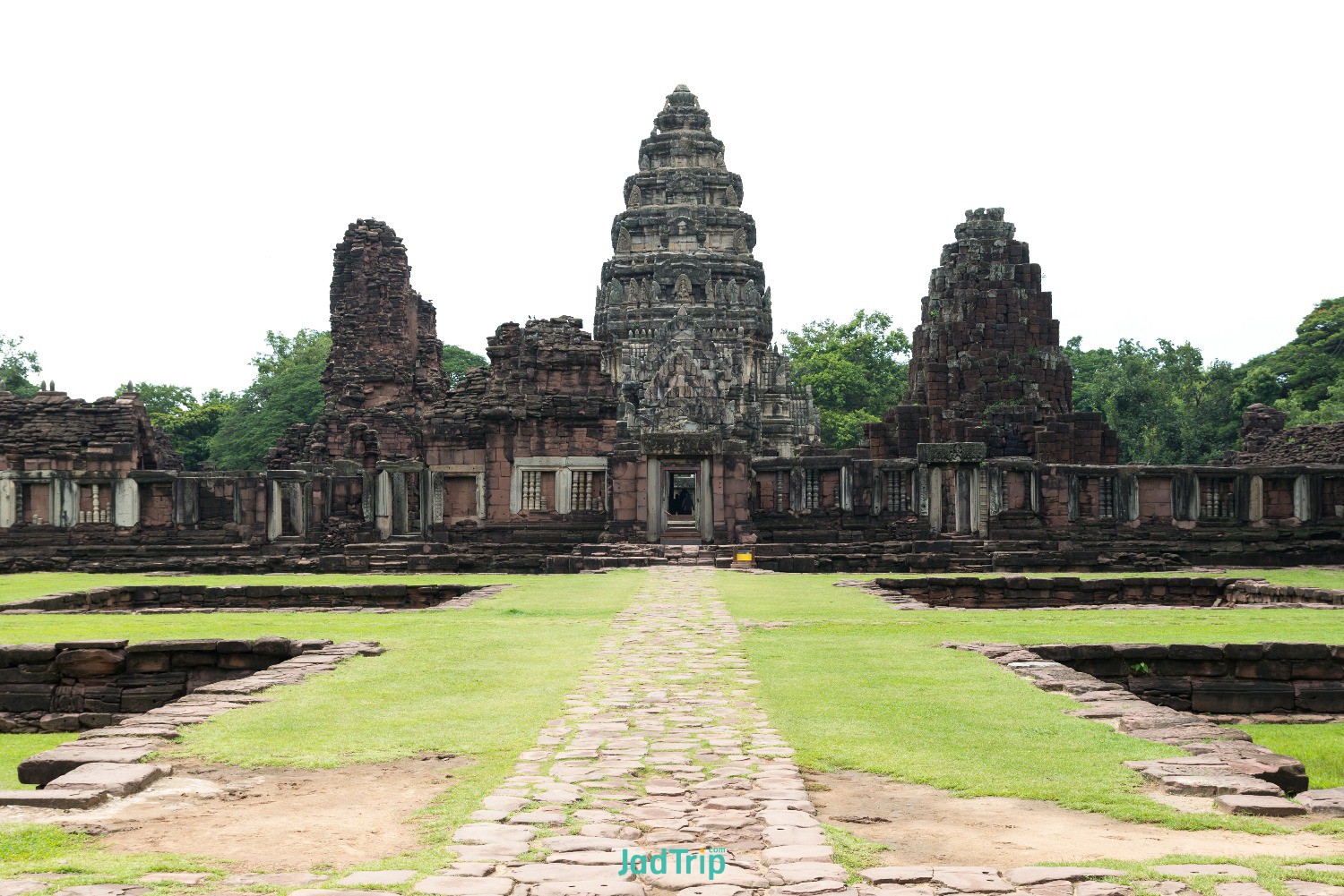 view-historic-prasat-hin-phimai-castle-nakhon-ratchasima-province (3).jpg