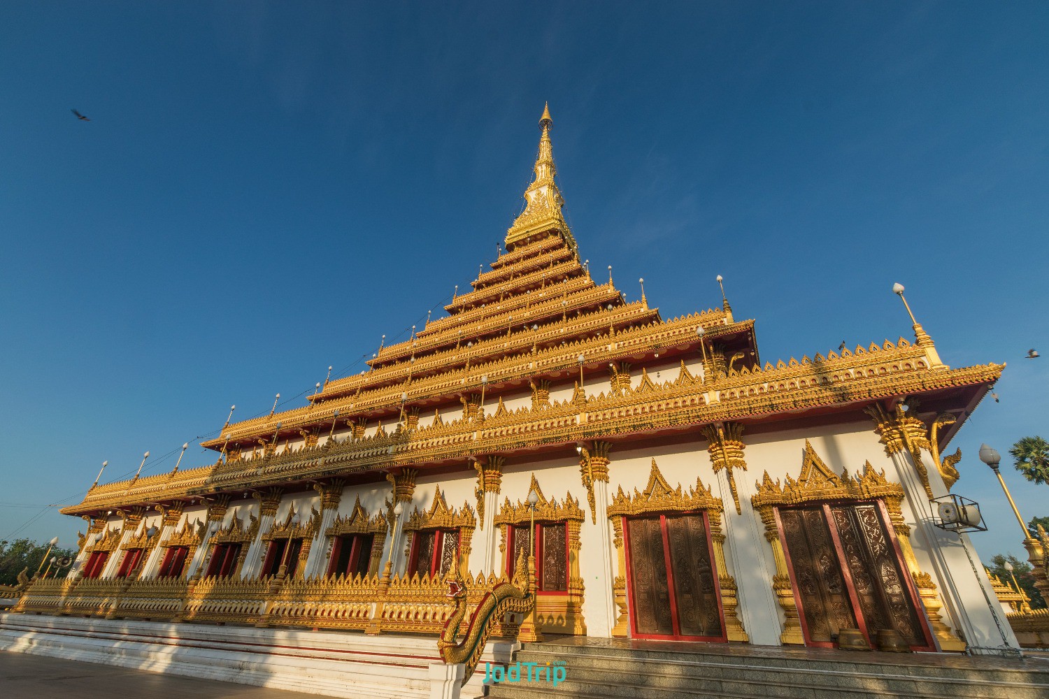 phra-mahathat-kaen-nakhon-wat-nong-wang-khon-kaen.jpg