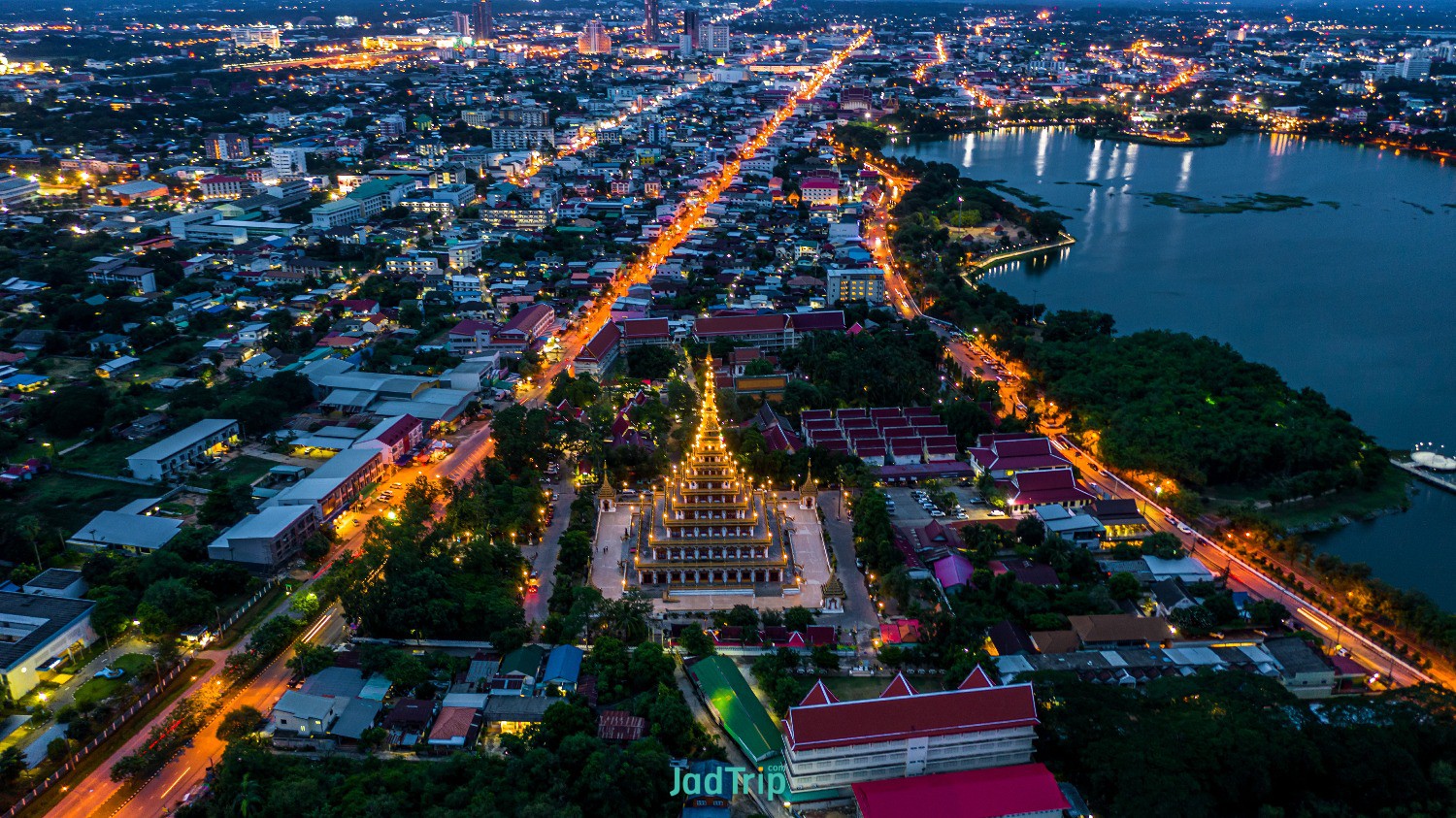 reflection-phra-mahathat-kaen-nakhon-inthailand.jpg