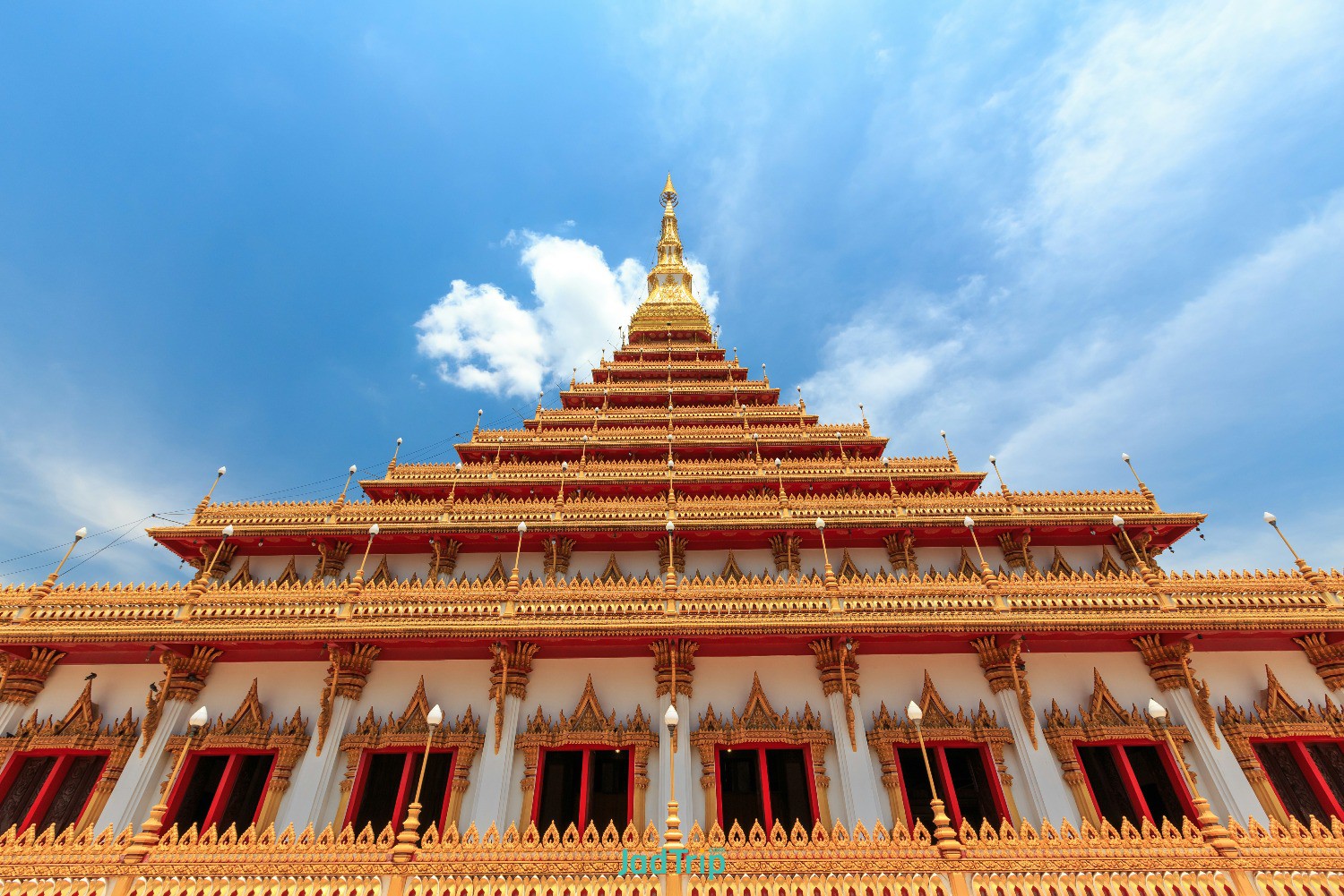 reflection-phra-mahathat-kaen-nakhon-inthailand.jpg