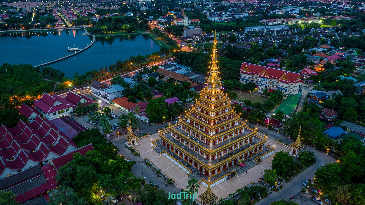 reflection-phra-mahathat-kaen-nakhon-inthailand.jpg