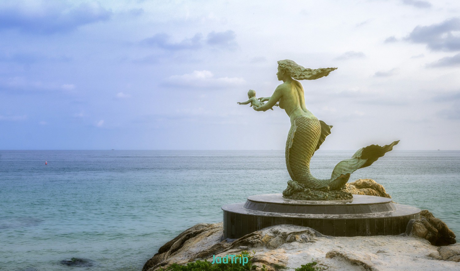 pier-koh-samet-statue-god-ko-samet-rayong-thailand.jpg
