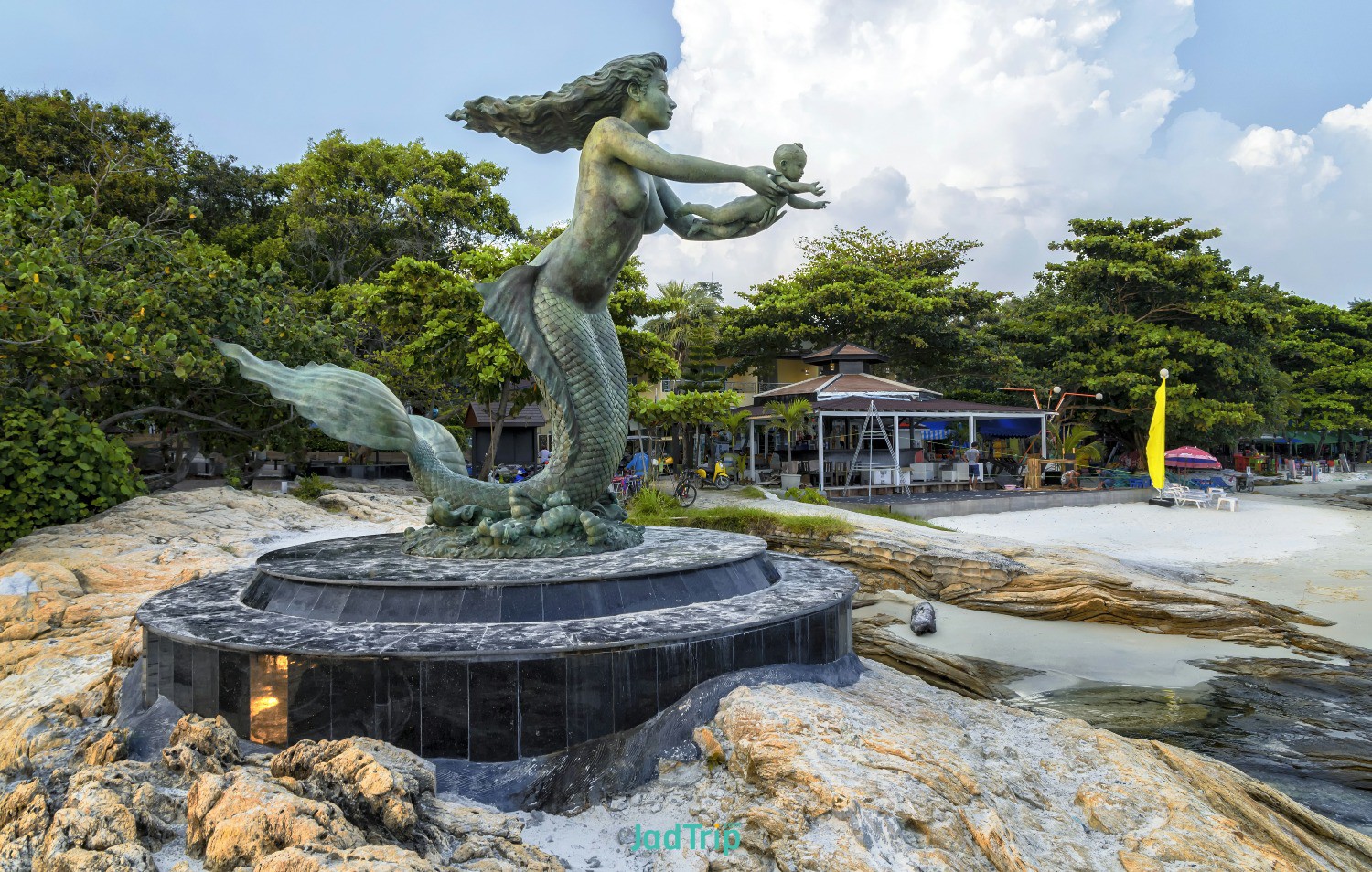 pier-koh-samet-statue-god-ko-samet-rayong-thailand.jpg