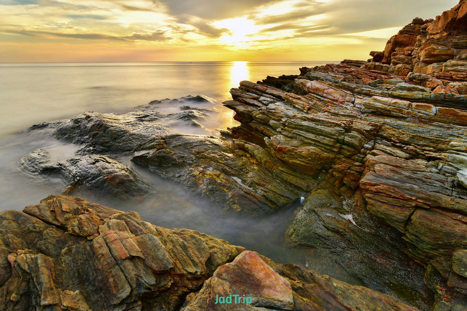 pier-koh-samet-statue-god-ko-samet-rayong-thailand.jpg