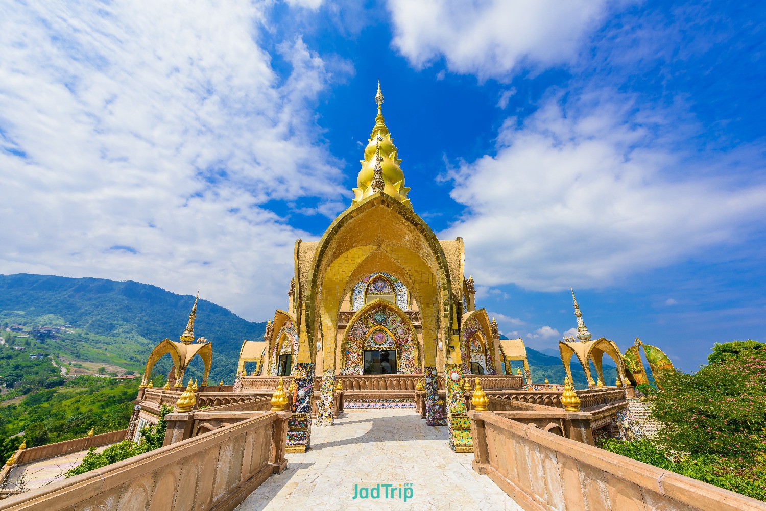 big-main-pagoda-wat-phra-that-pha-son-kaew.jpg