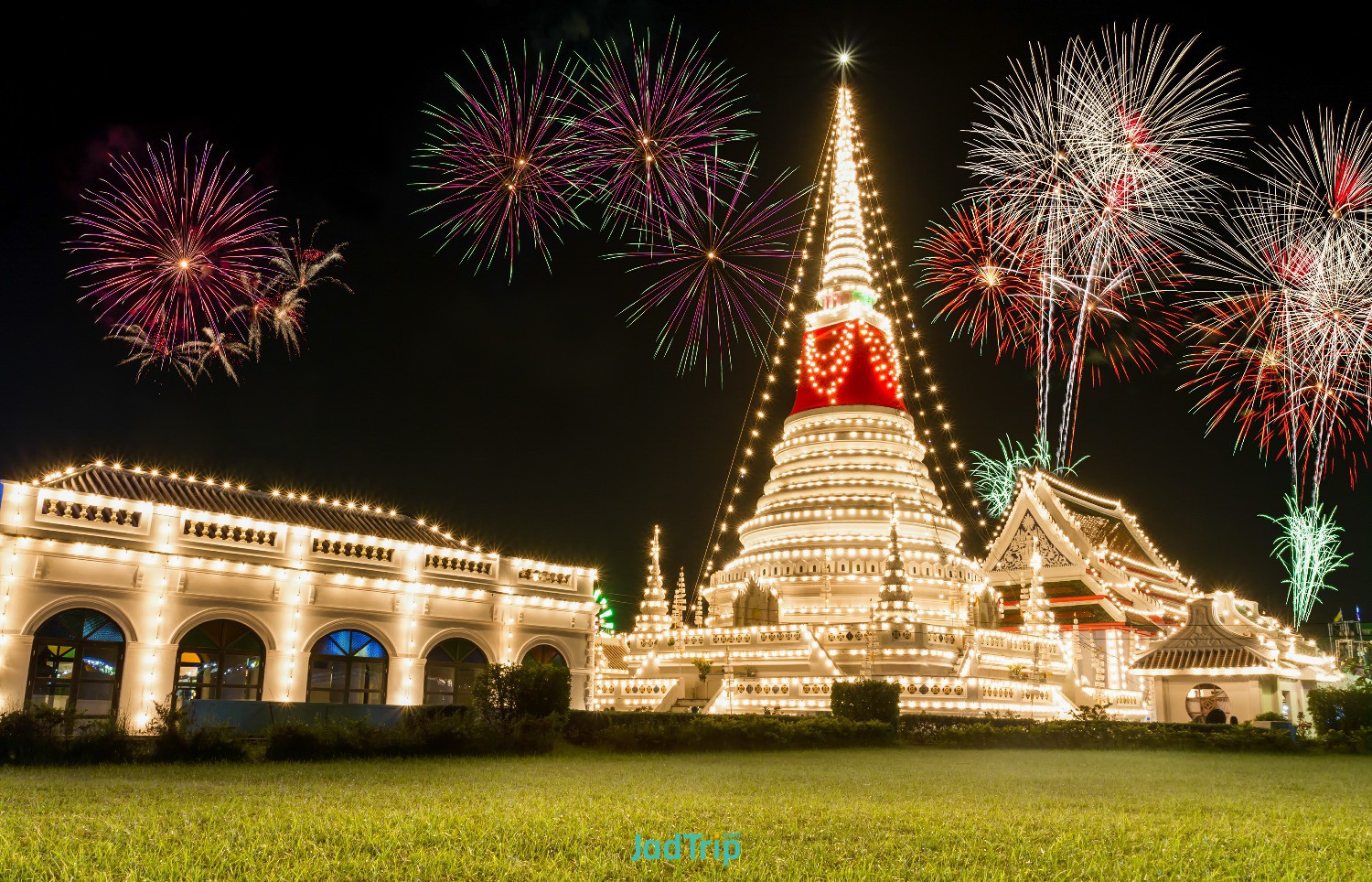 stupa-phra-samut-chedi-samut-prakan-thailand-decorated-during-temple-festival.jpg