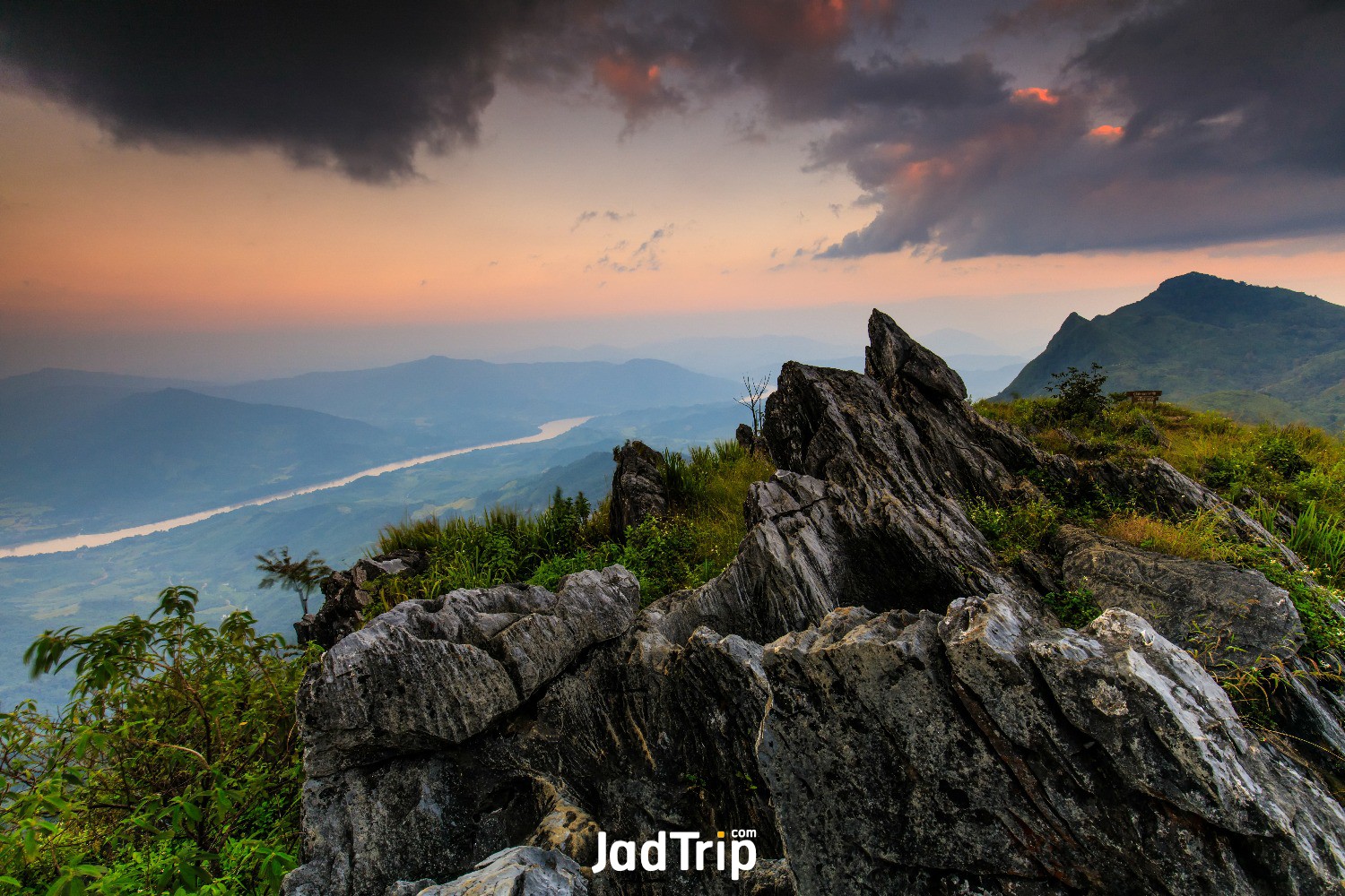 beautiful-sunset-doi-pha-tang-border-thailand-laos-chiangrai-providence-thailand (2).jpg