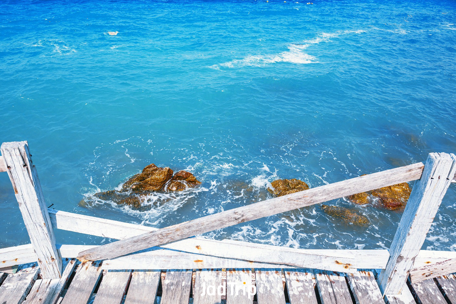 wooden-bridge-with-beautiful-tropical-beach-koh-larn-pattaya.jpg