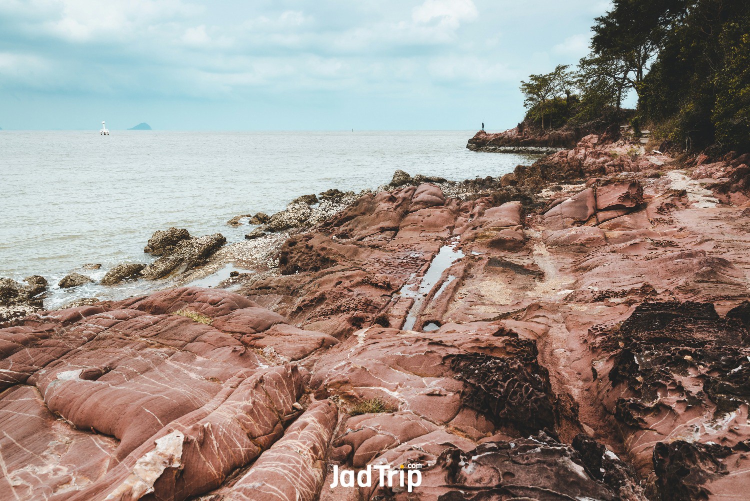 wooden-bridge-with-beautiful-tropical-beach-koh-larn-pattaya.jpg