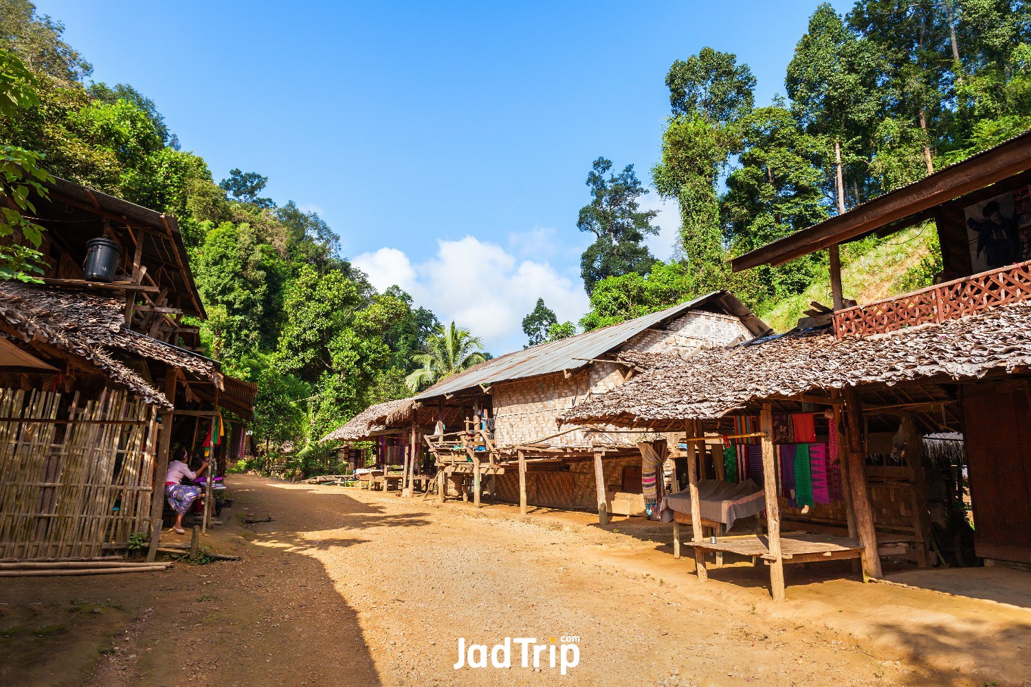 local-houses-long-neck-village-nothern-thailand (2).jpg