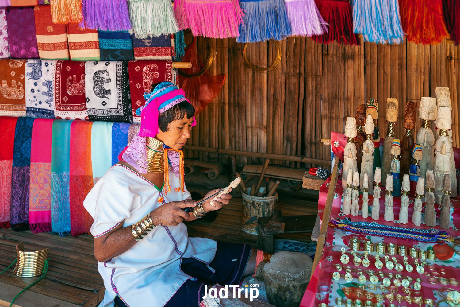 longneck-village-thailand-november-01-2014-souvenirs-from-long-neck-tribe-village.jpg