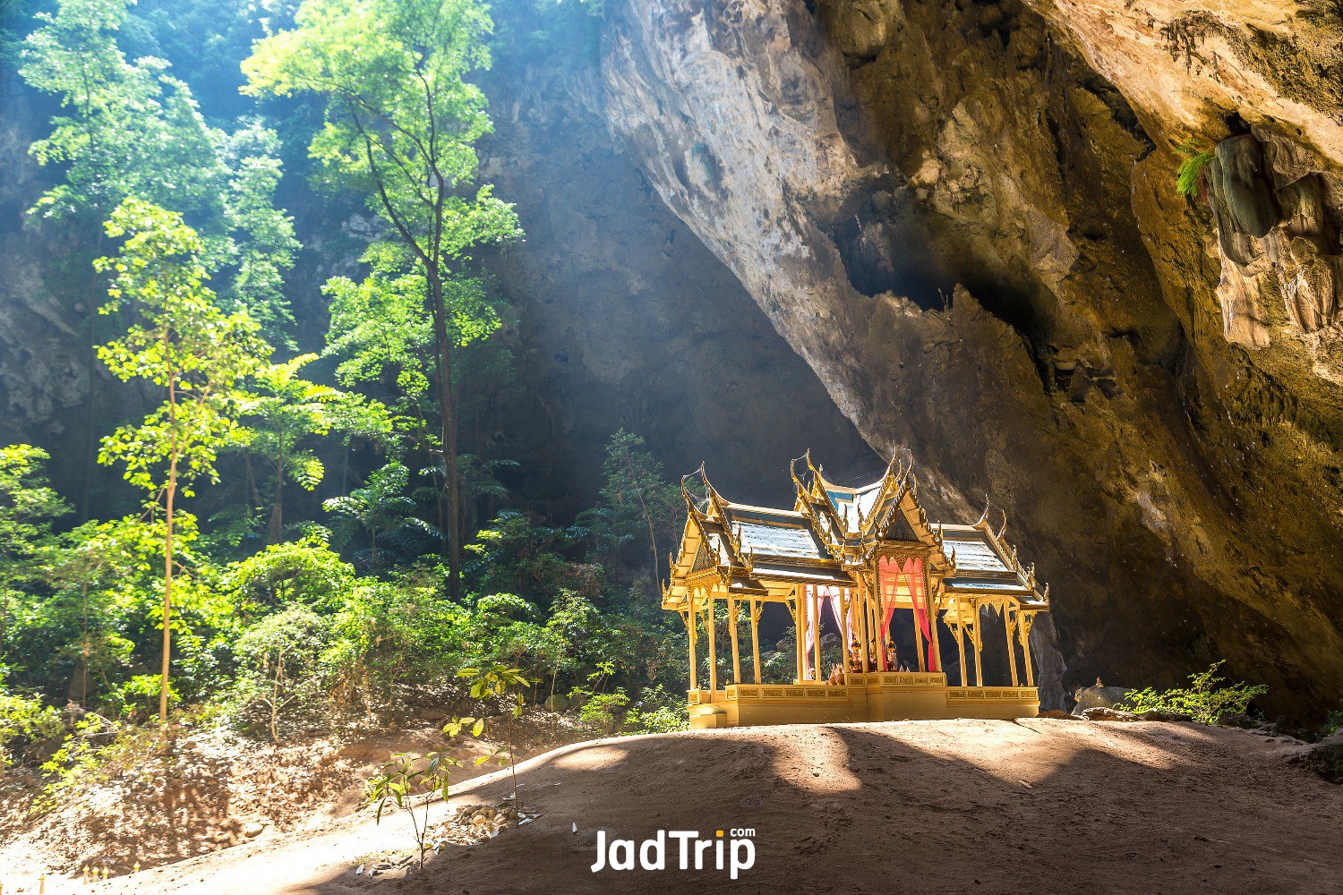royal-pavilion-phraya-nakorn-cave.jpg