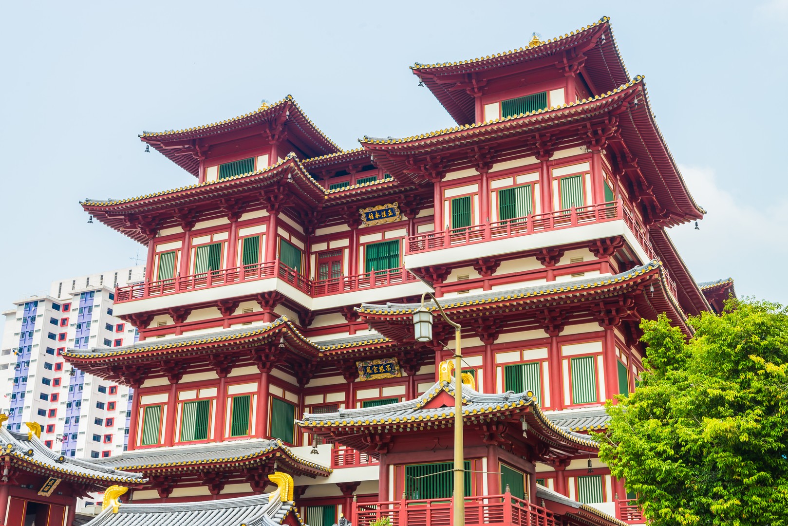 วัดพระเขี้ยวแก้ว (BUDDHA TOOTH RELIC TEMPLE) jadtrip.jpg