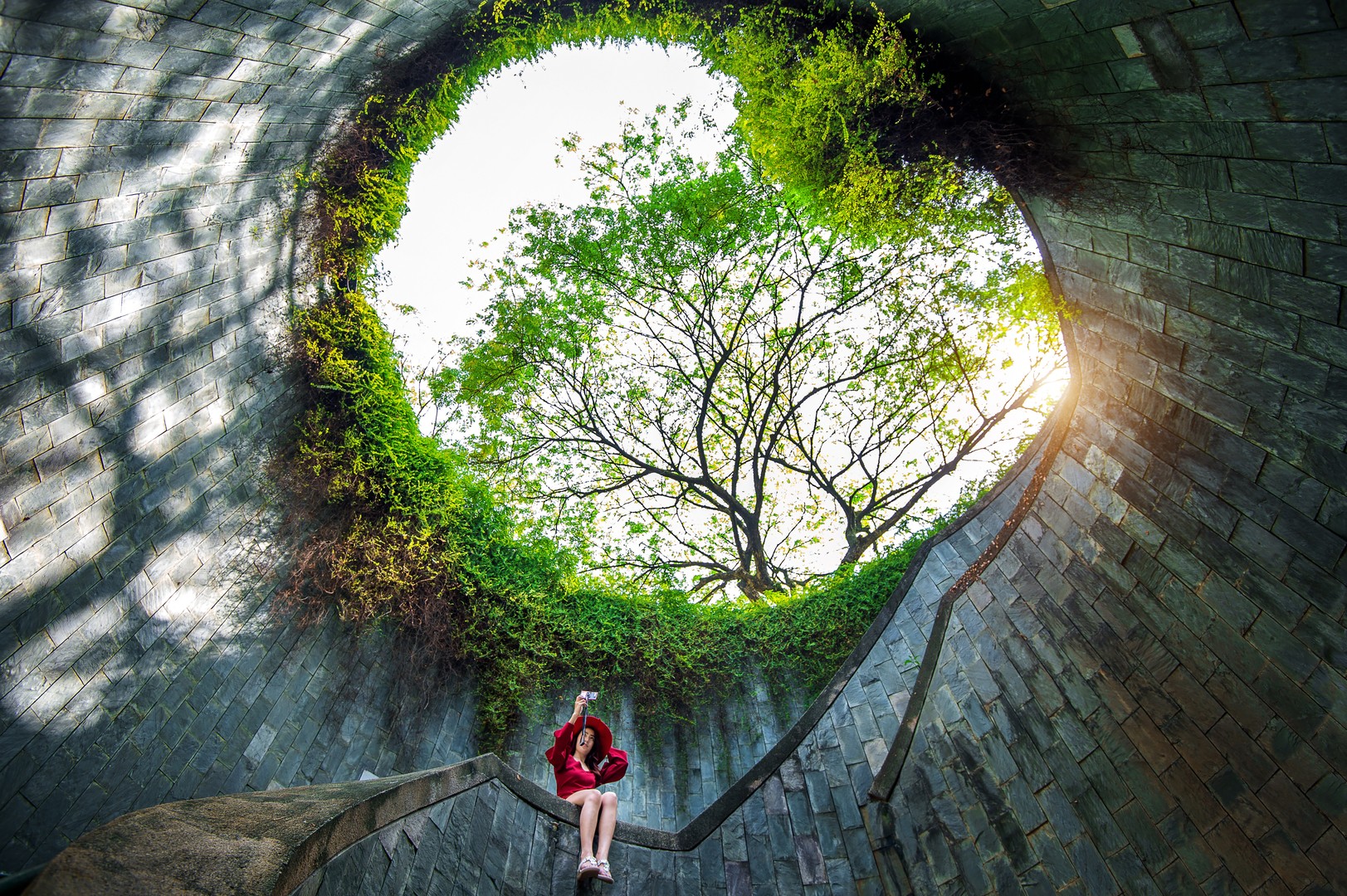 อุโมงค์ต้นไม้ (TREE TUNNEL AT FORT CANNING PARK)jadtrip.jpg