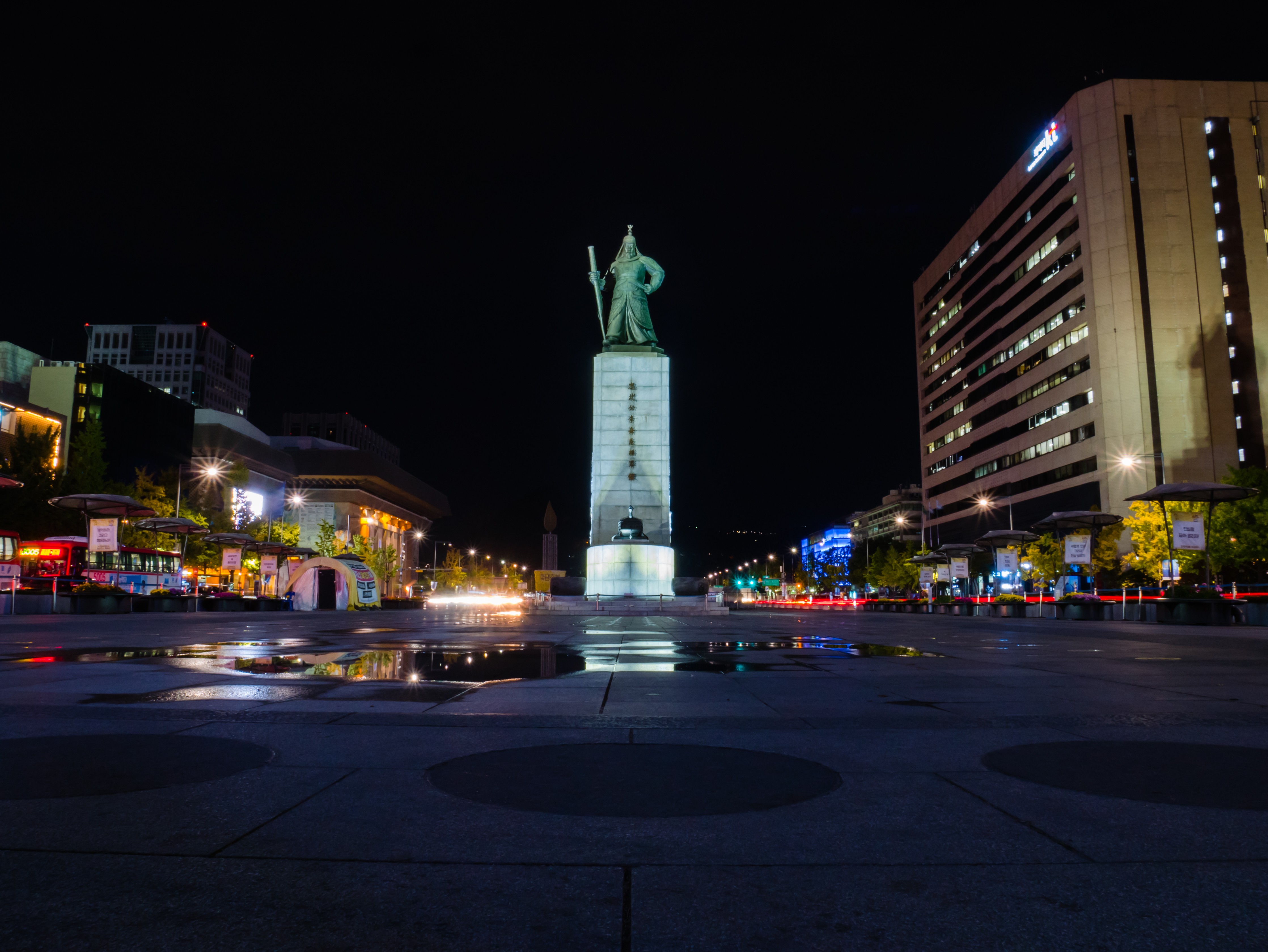 จตุรัสกวางฮวามุน GWANGHWAMUN SQUARE jadtrip.jpg
