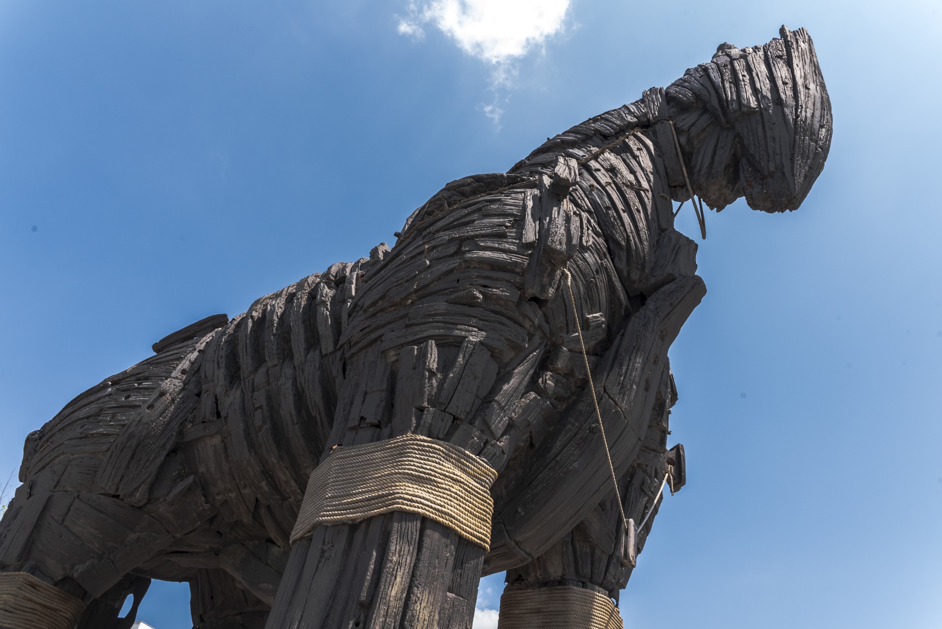 ม้าไม้จำลองเมืองทรอยริมทะเล (TROJAN STATUEHOLLYWOODHORSE)jadtrip03.jpg