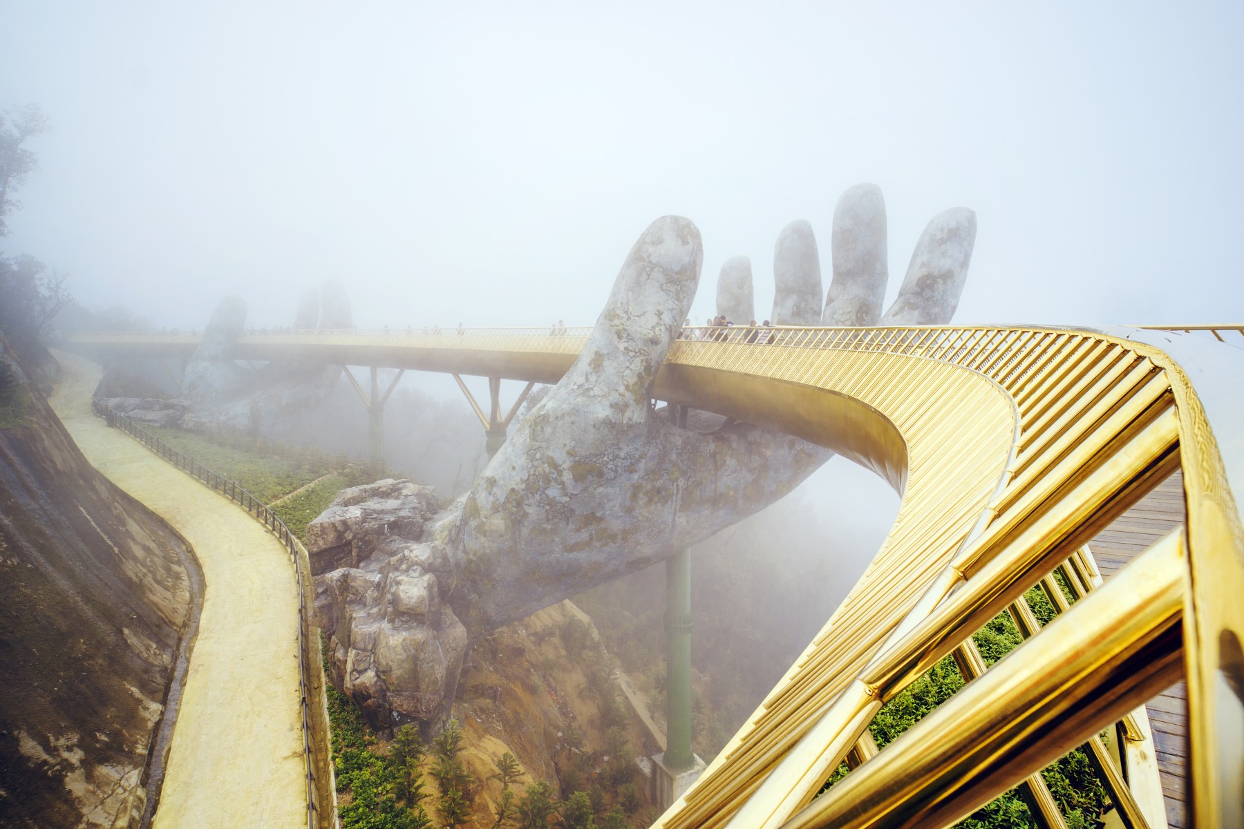 สะพานมือสีทอง_jadtrip (3).jpg