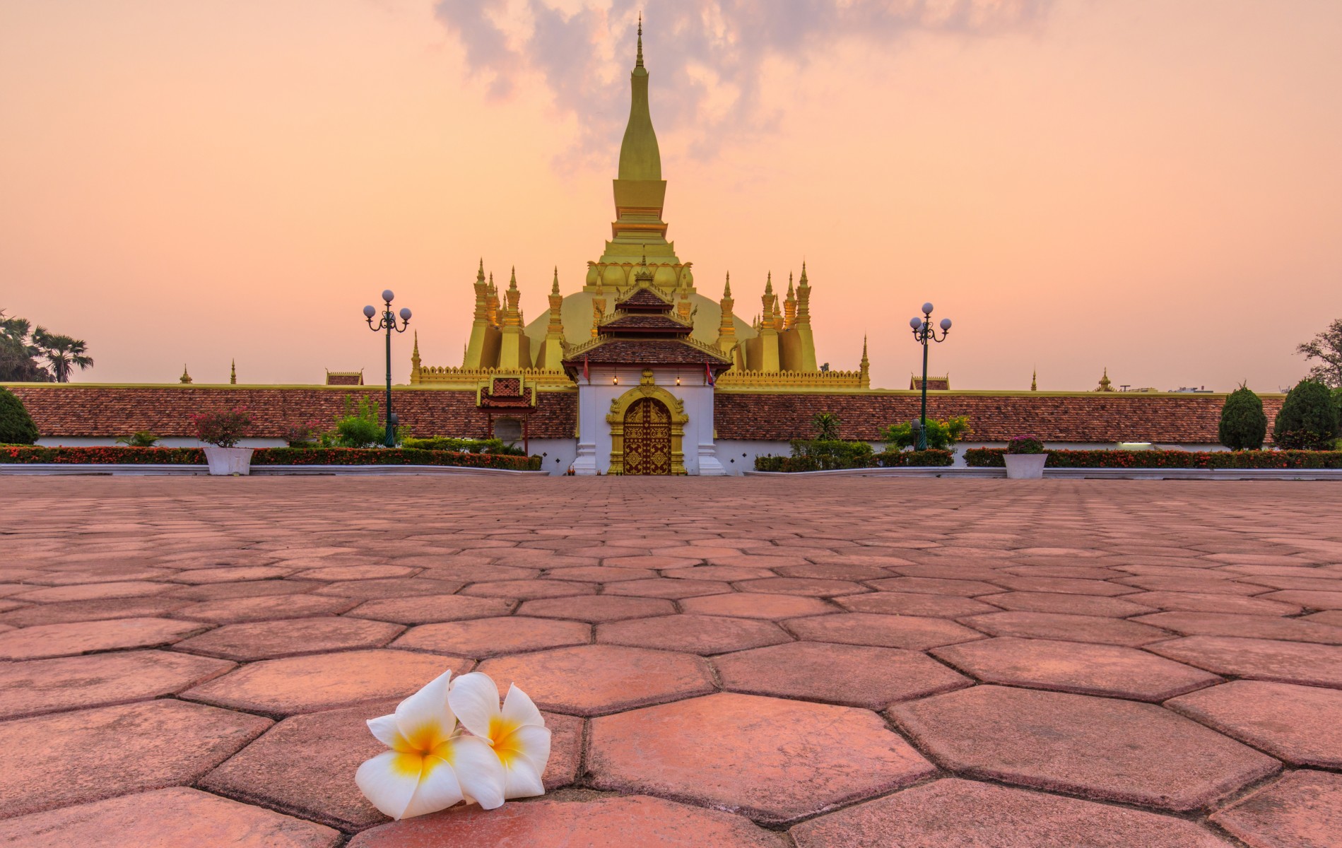 พระธาตุหลวง1_jadtrip.jpg