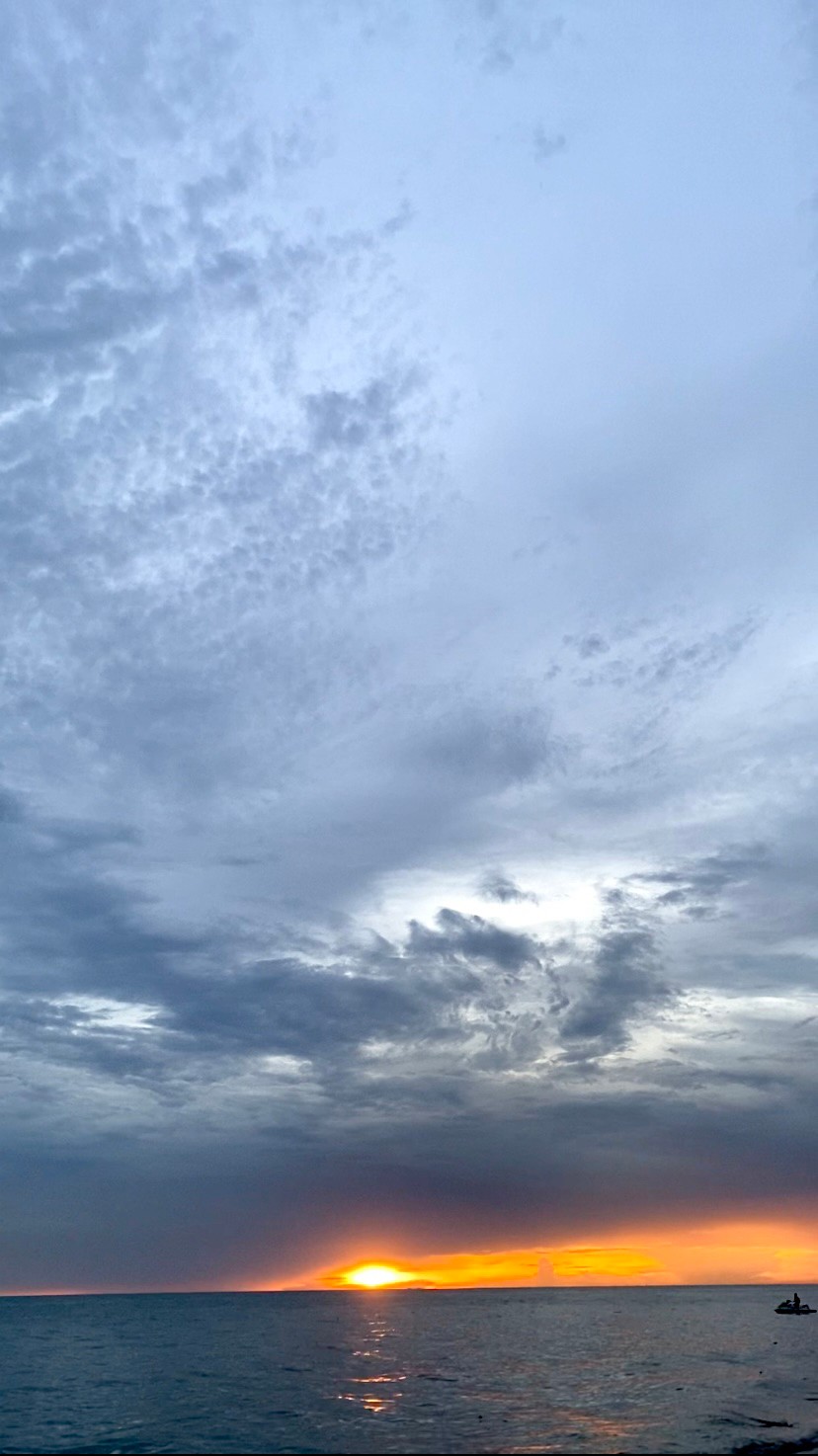LINE_ALBUM_หาดบางแสน_220531_3_0.jpg