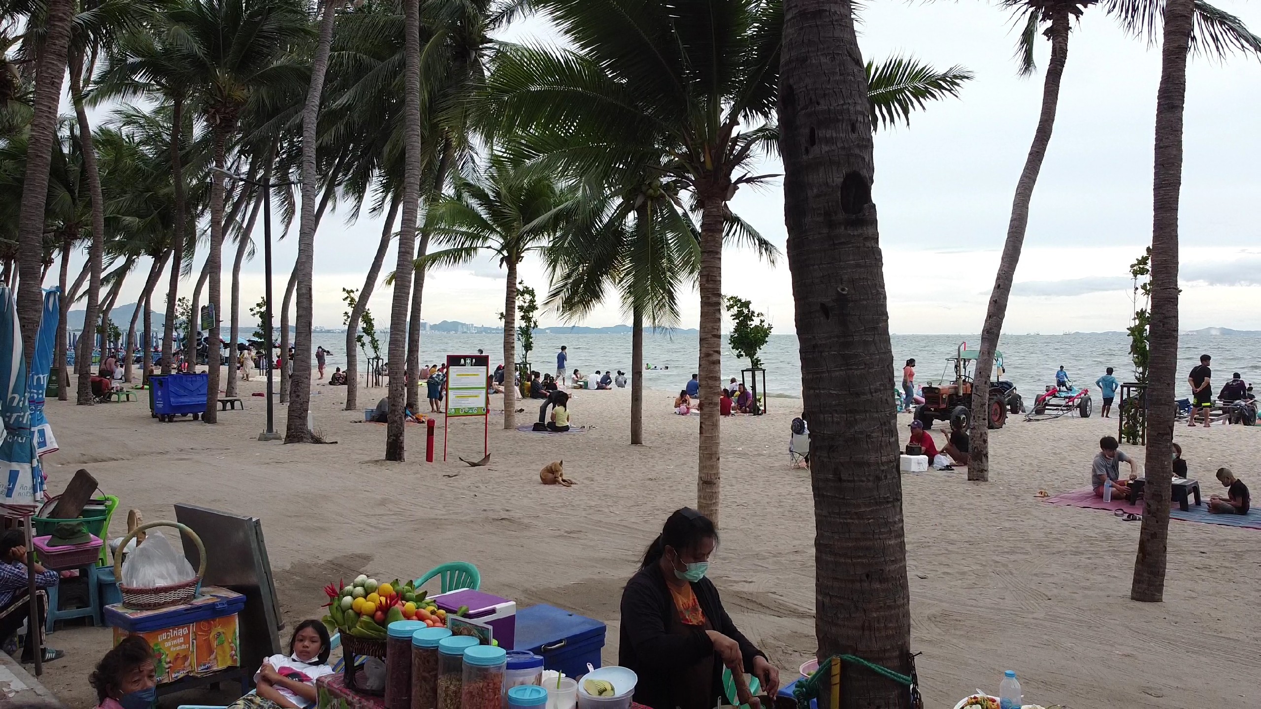 LINE_ALBUM_หาดบางแสน_220531_8.jpg