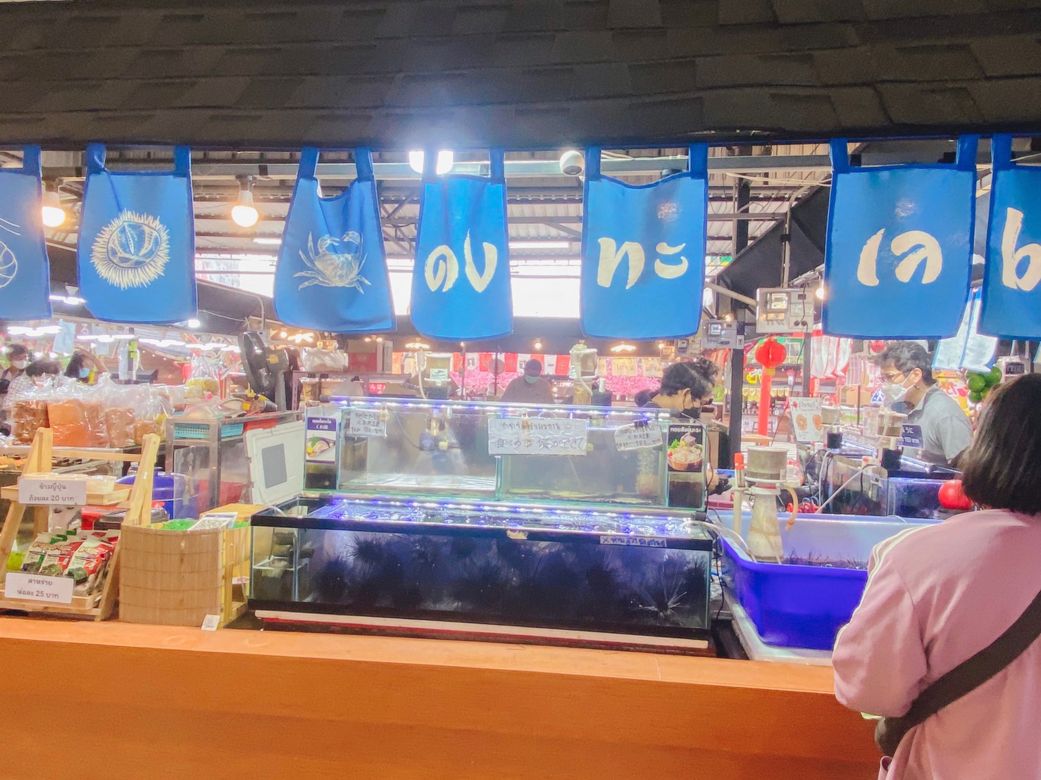 ตลาดปลาบางแสน jadtrip (12).jpg