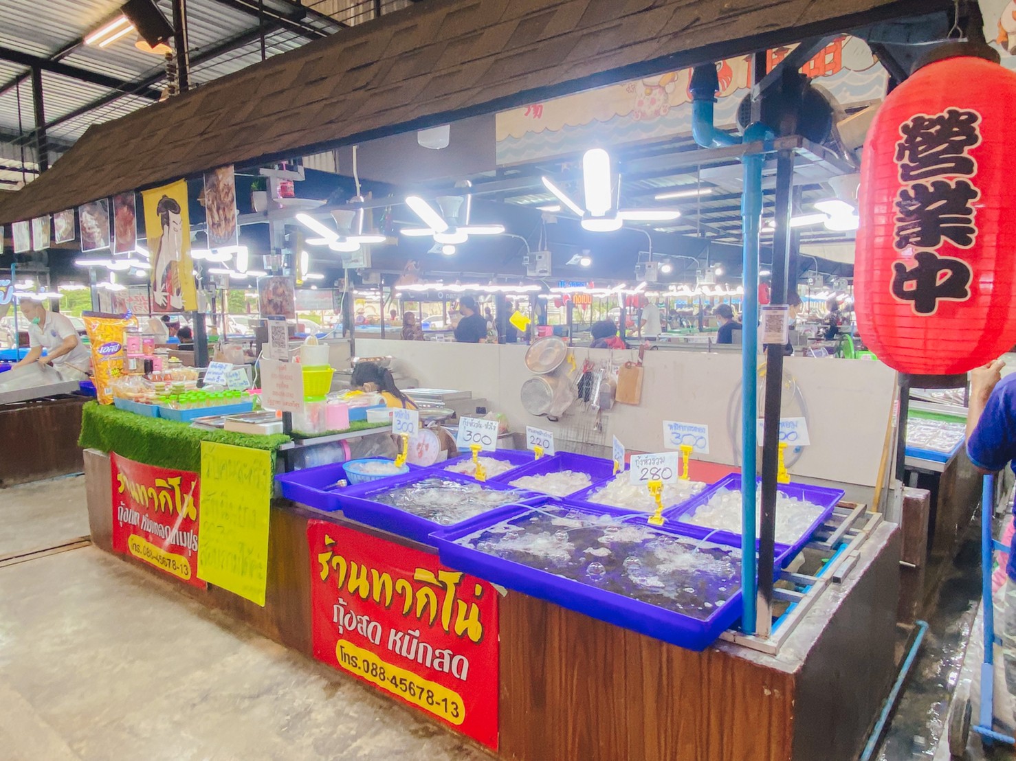 ตลาดปลาบางแสน jadtrip (13).jpg