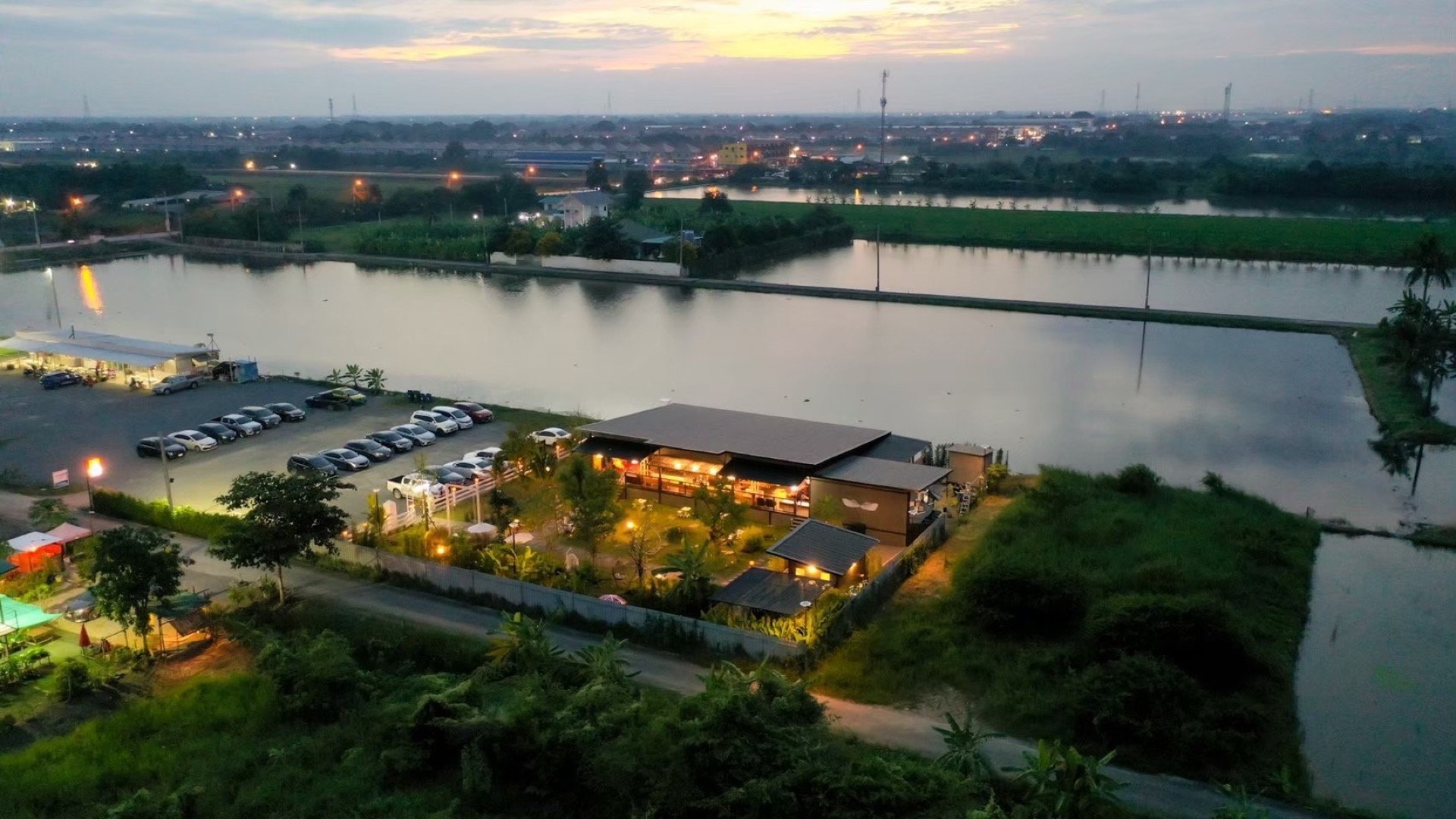 สวิตต์ Cafe Bar Reataurant_jadtrip (4).jpg