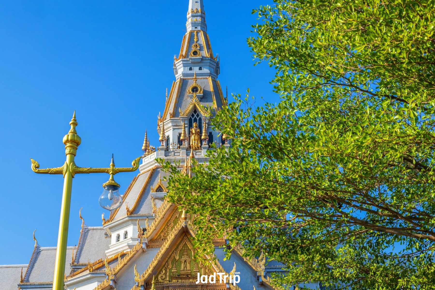 wat-sothonwararam-is-buddhist-temple-historic-centre-chachoengsao-thailand_kasetkrub.jpg