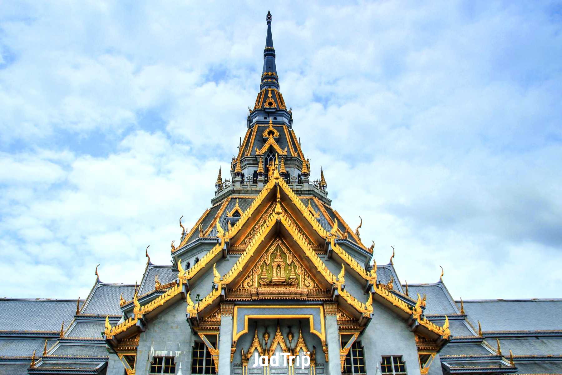 sothorn-temple-chachengsao-thailand_kasetkrub.jpg